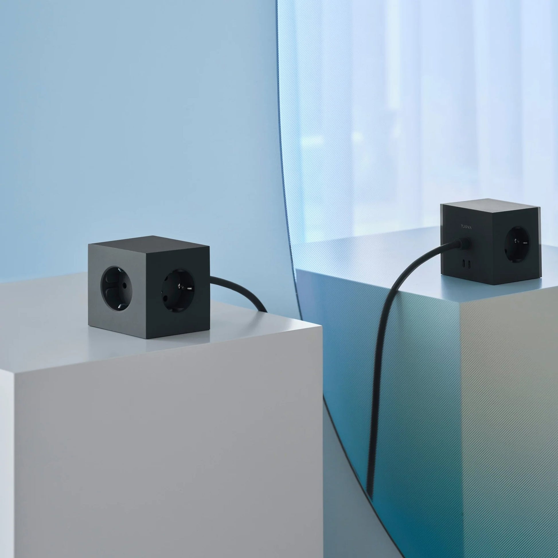 Avolt Square 1 Stekkerdoos & USB-C Oplader 3 meter│Stockholm Black│art. SQ1-EUFC30-30SB│op wit blok voor spiegel