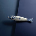 Blue Herring Art Deco│Royal Delft│art. 46502400│voorkant schuin op blauwe ondergrond