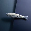 Blue Herring Mesdag's Fleet│Royal Delft│art. 46502100│voorkant schuin op blauwe achtergrond