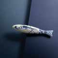 Blue Herring Peacock Scales│Royal Delft│art. 46502600│bovankant schuin met blauw achtergrond