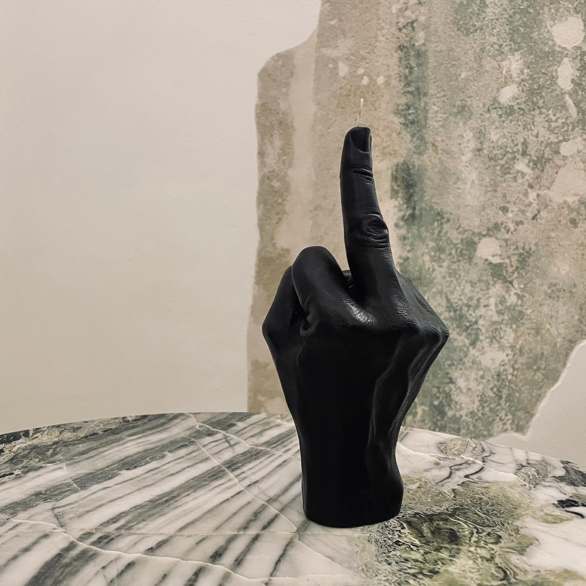 Candlehand F*ck You Kaars Zwart│art. FCK-BLACK│op marmeren tafel