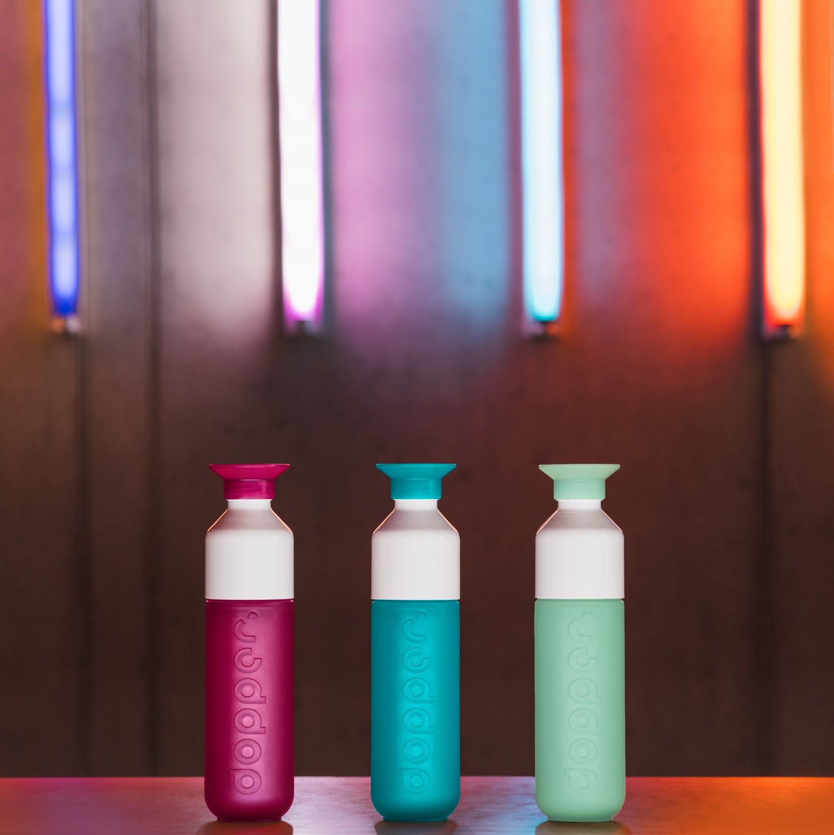 Dopper Original Moody Mint│Waterfles 450ml│ar. 3759│3 kleuren met TL-lampen op achtergrond
