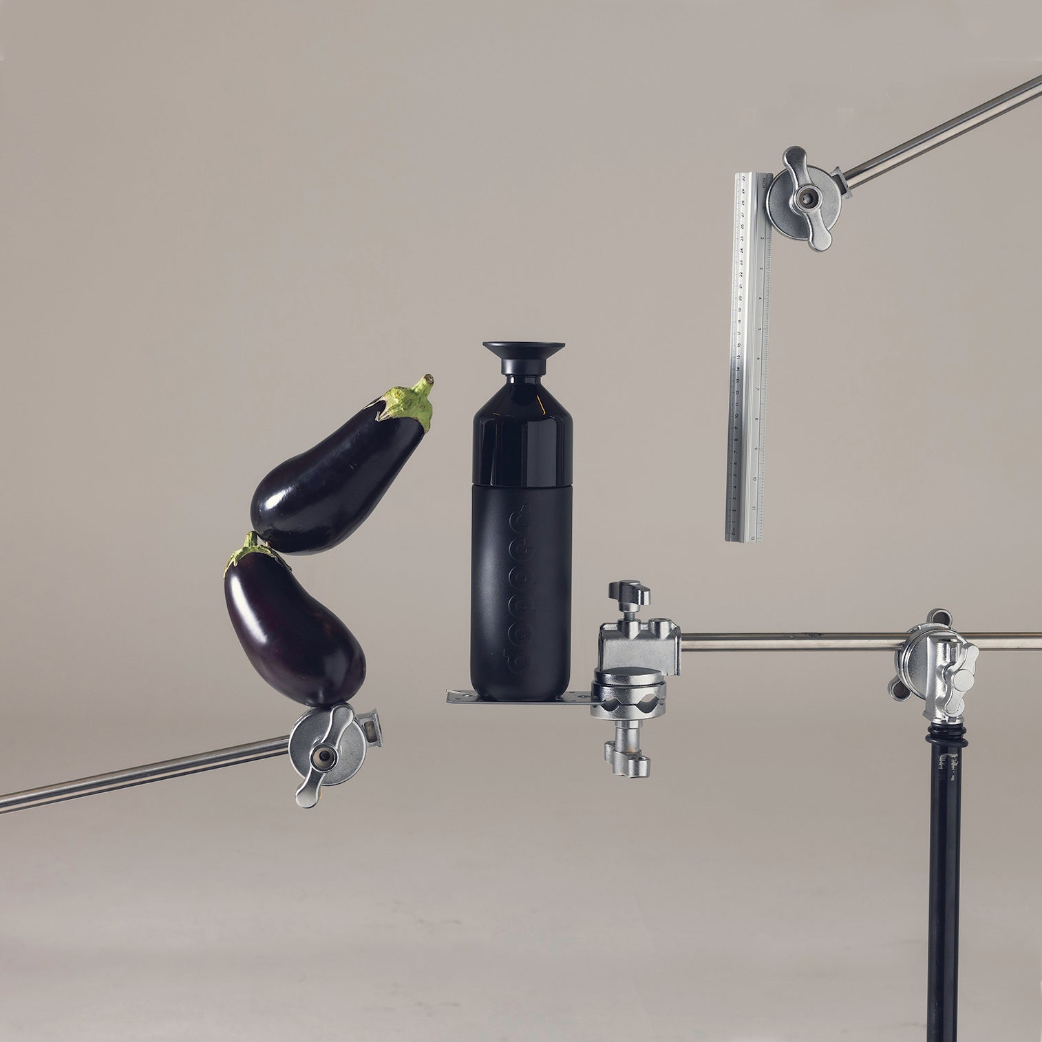 Dopper Insulated 1L Blazing Black│art. 5654│naast aubergines