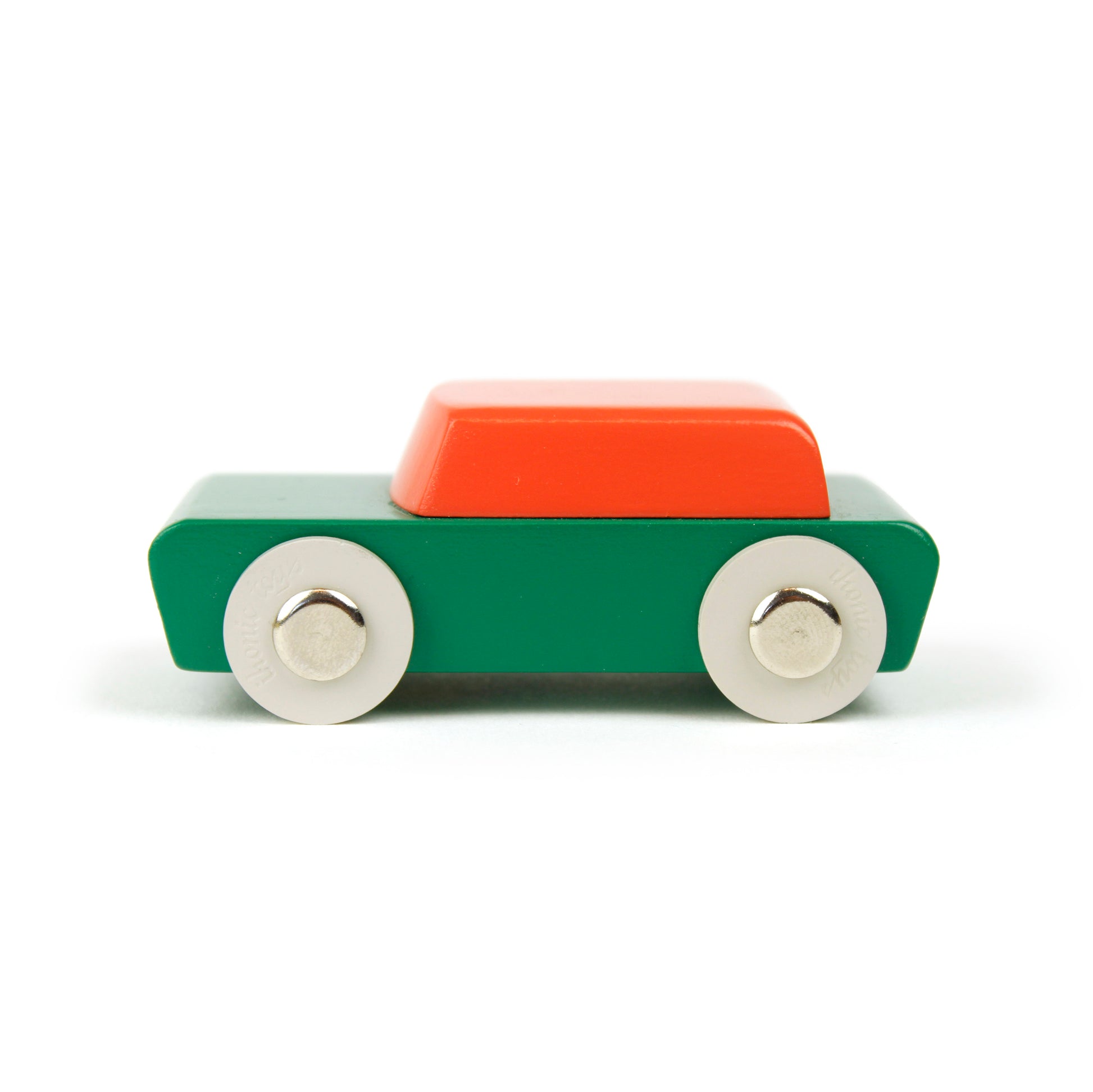 Duotone Car #1│Floris Hovers│Ikonic│Houten Speelgoedauto│art. 190194│zijaanzicht met witte achtergrond