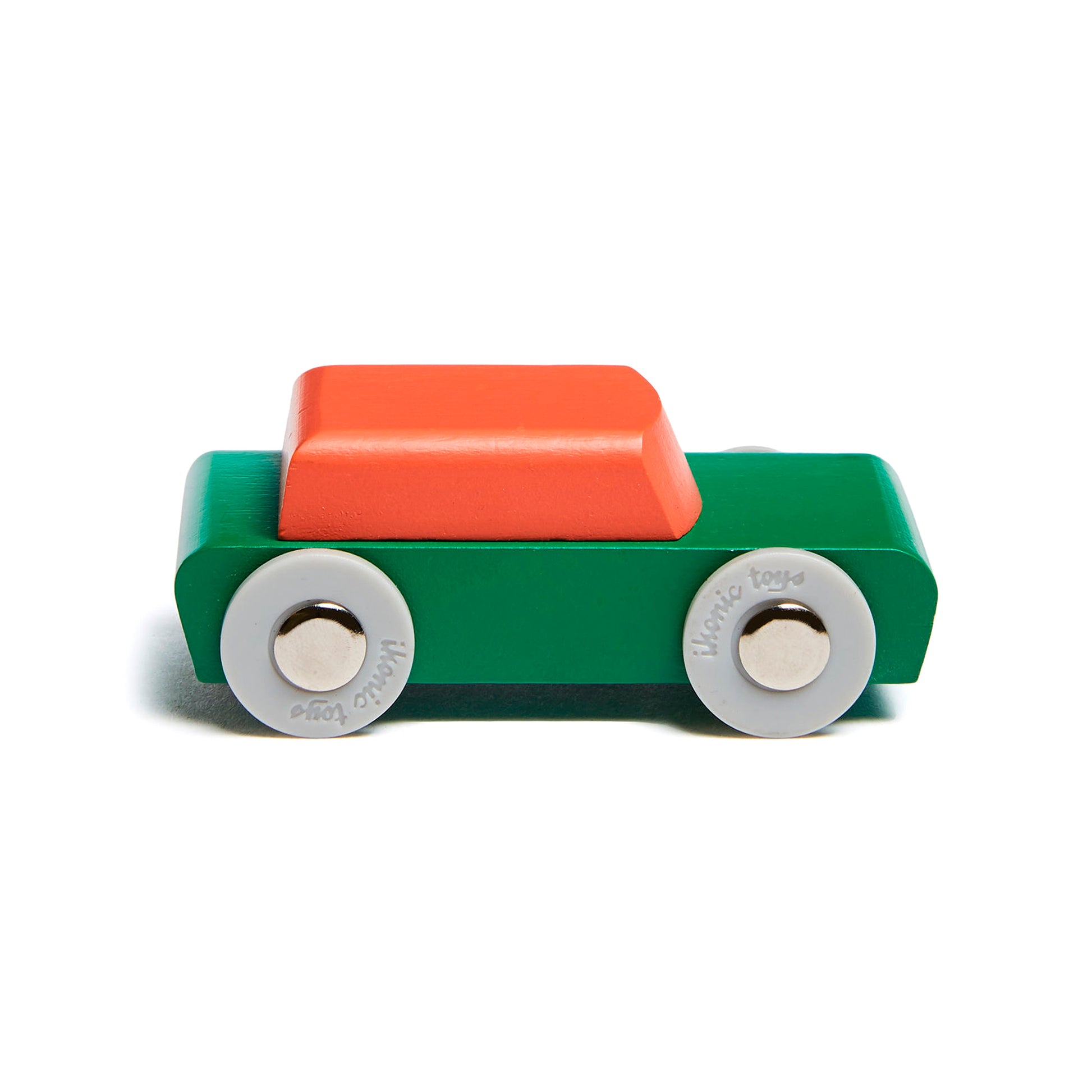 Duotone Car #1│Floris Hovers│Ikonic│Houten Speelgoedauto│art. 190194│zijkant met voorkant naar rechts