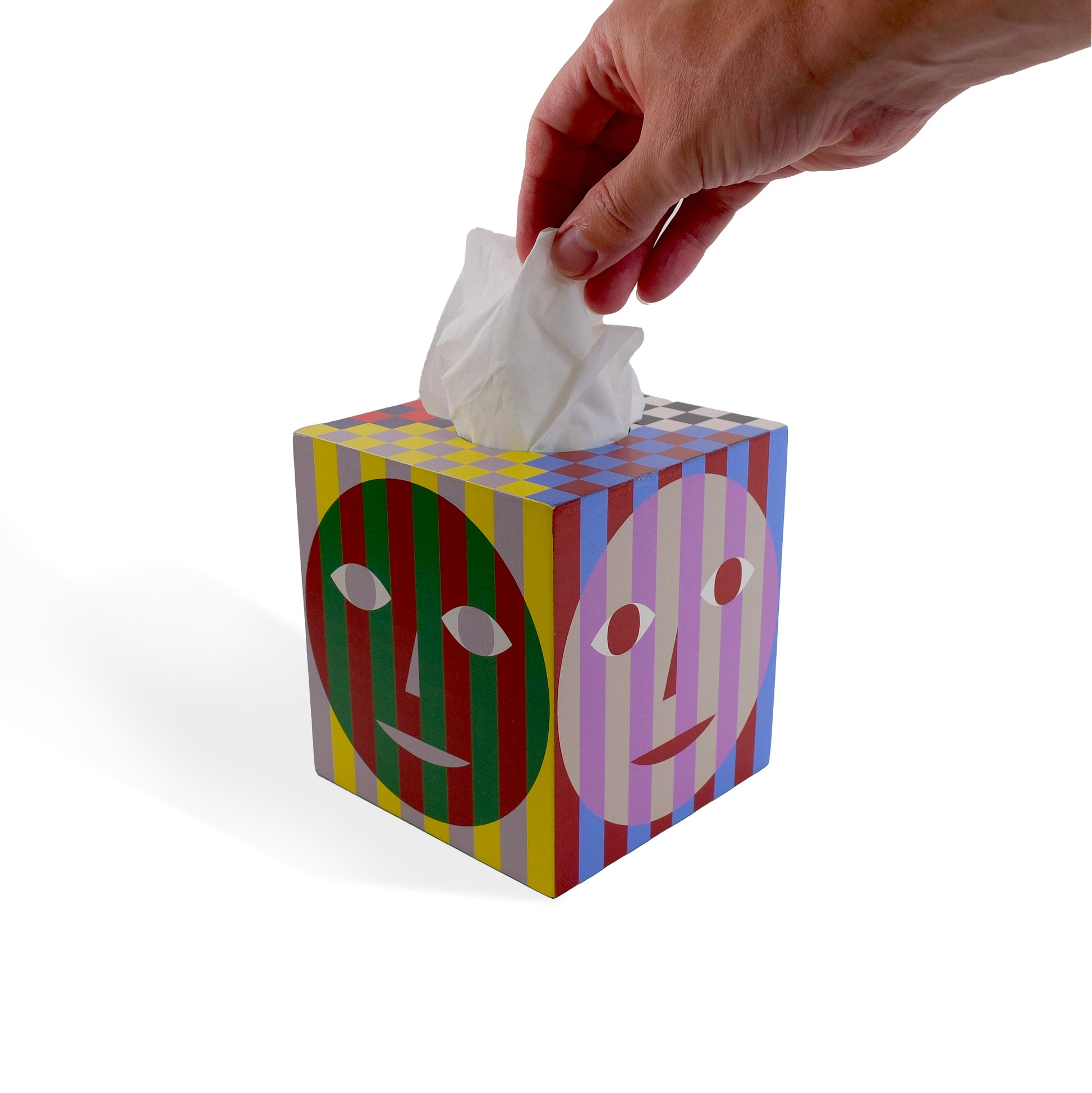 Everybody Tissue Box Holder│Dusen Dusen│Areaware│art. DDHETB│voorkant schuin met hand die tissue pakt