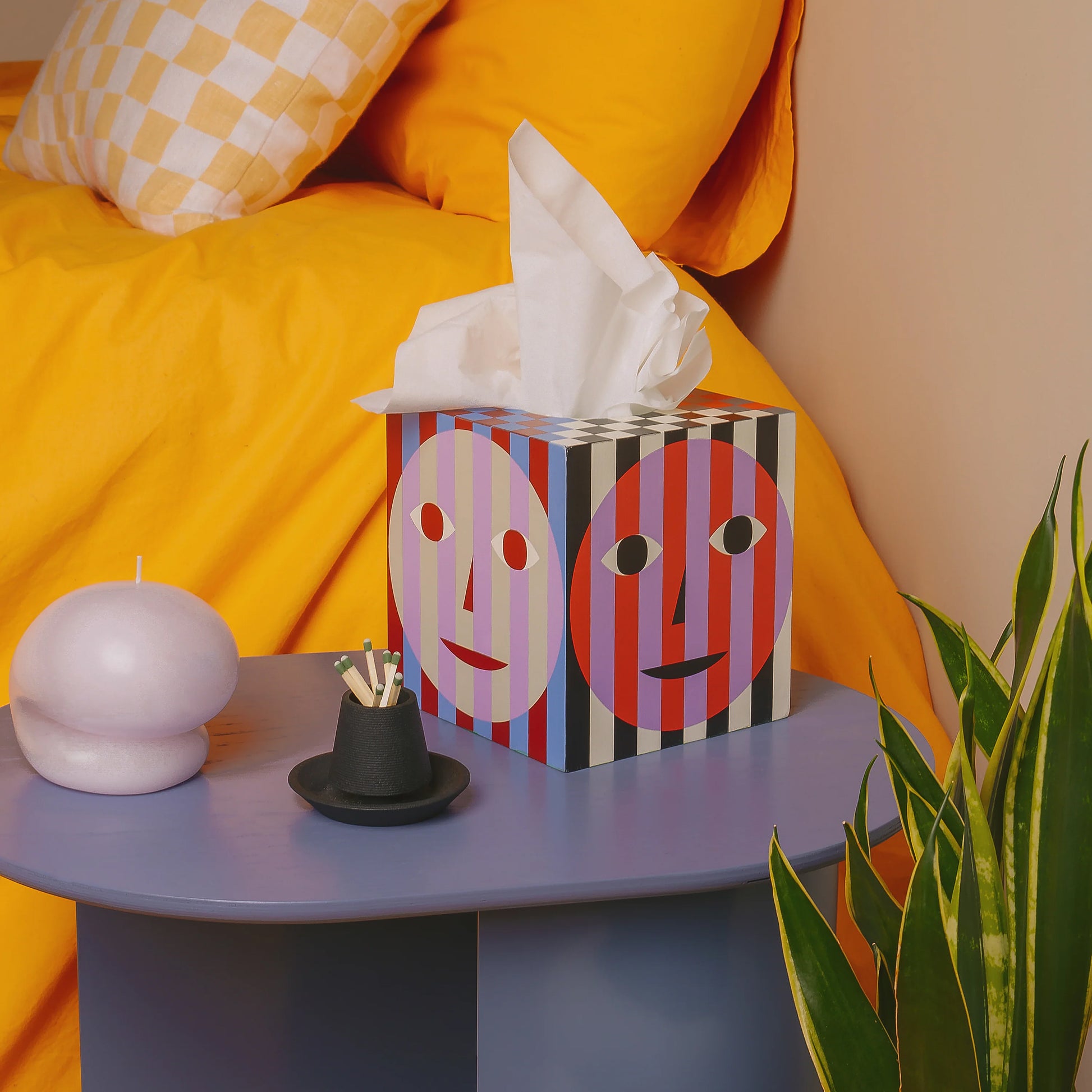 Everybody Tissue Box Holder│Dusen Dusen│Areaware│art. DDHETB│op tafeltje naast bed