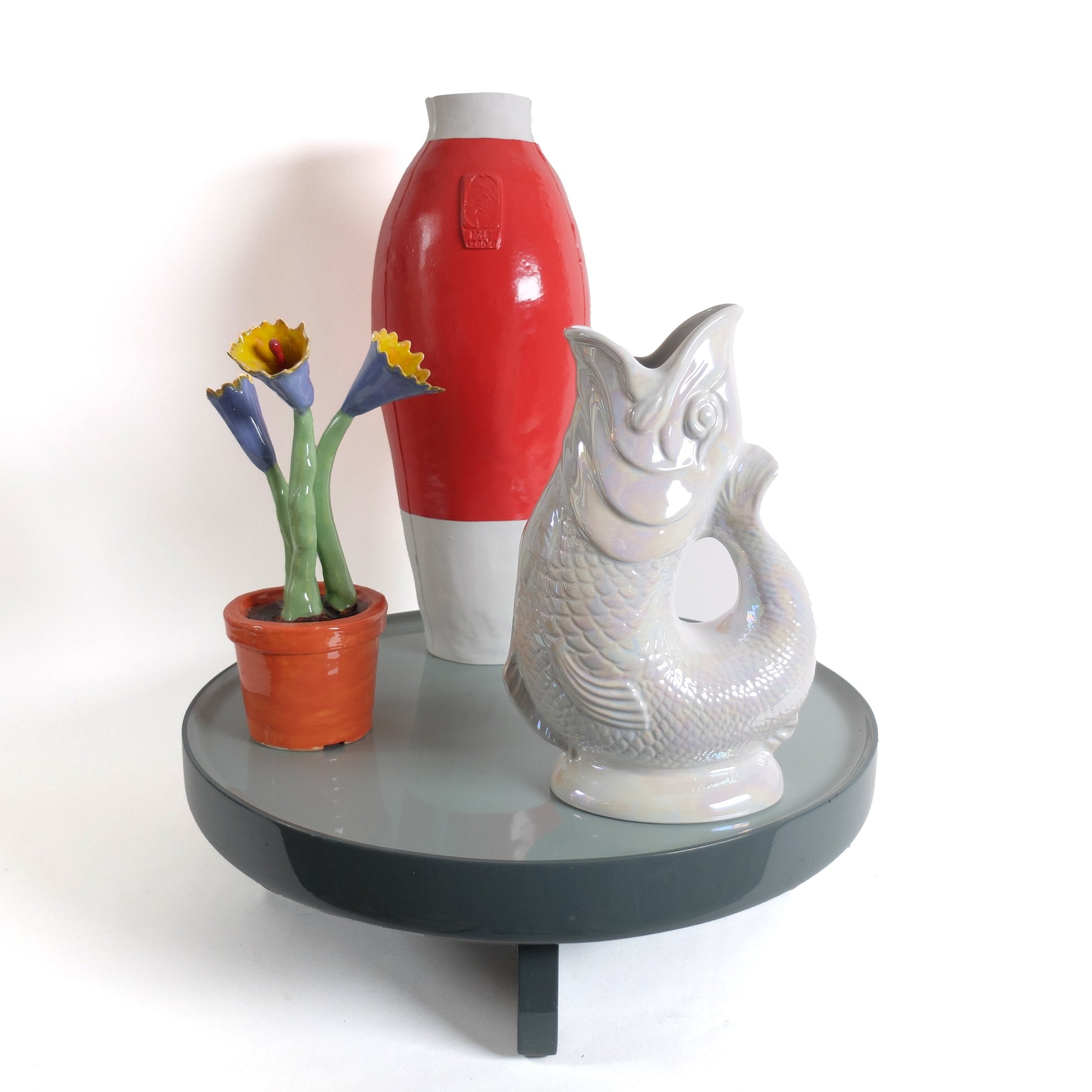 Gluckigluck Waterkaraf Vis Lustre Pearl│art. G31155/PL/W│op tafeltje met vaas Hella Jongerius