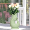 Gluckigluck Waterkaraf Vis Pistachio│art. G31155/PIST/W│op tafel met witte bloemen