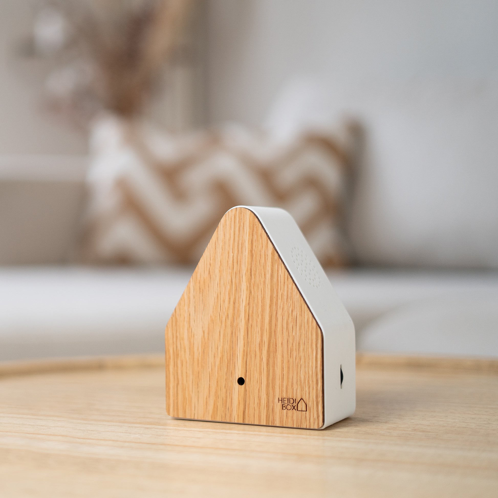 Heidibox Eiken│Huisje met Aplengeluiden│art. 11HBX0201001│op houten tafel