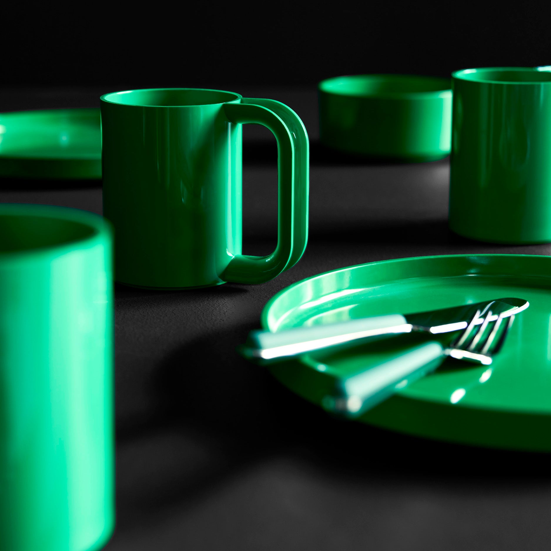 Heller Max Dinnerware│Mugs Green│art. 302-09-06│diverse onderdelen met zwarte achtergrond
