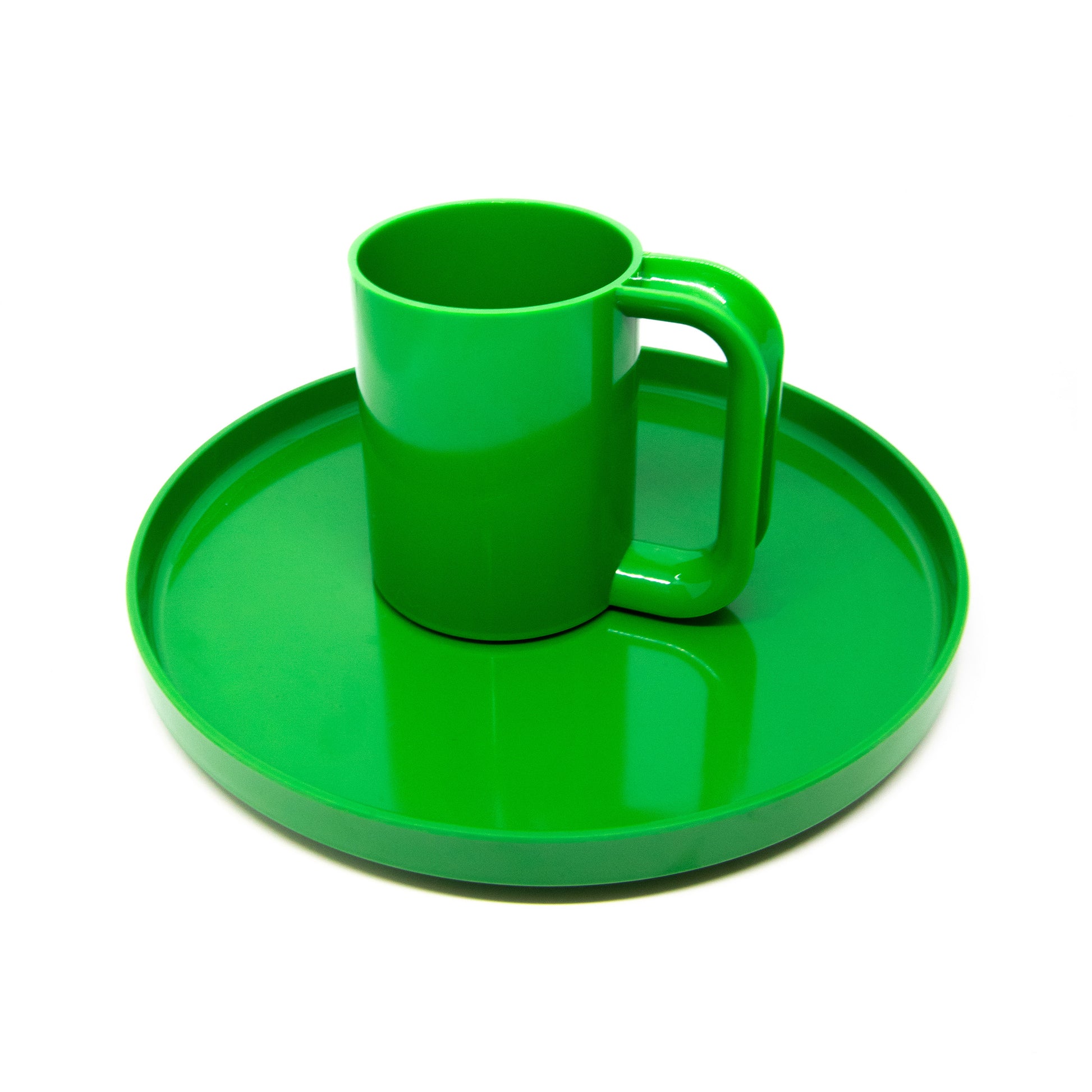 Heller Max Dinnerware│Mugs Green│art. 302-09-06│mok staand op bord