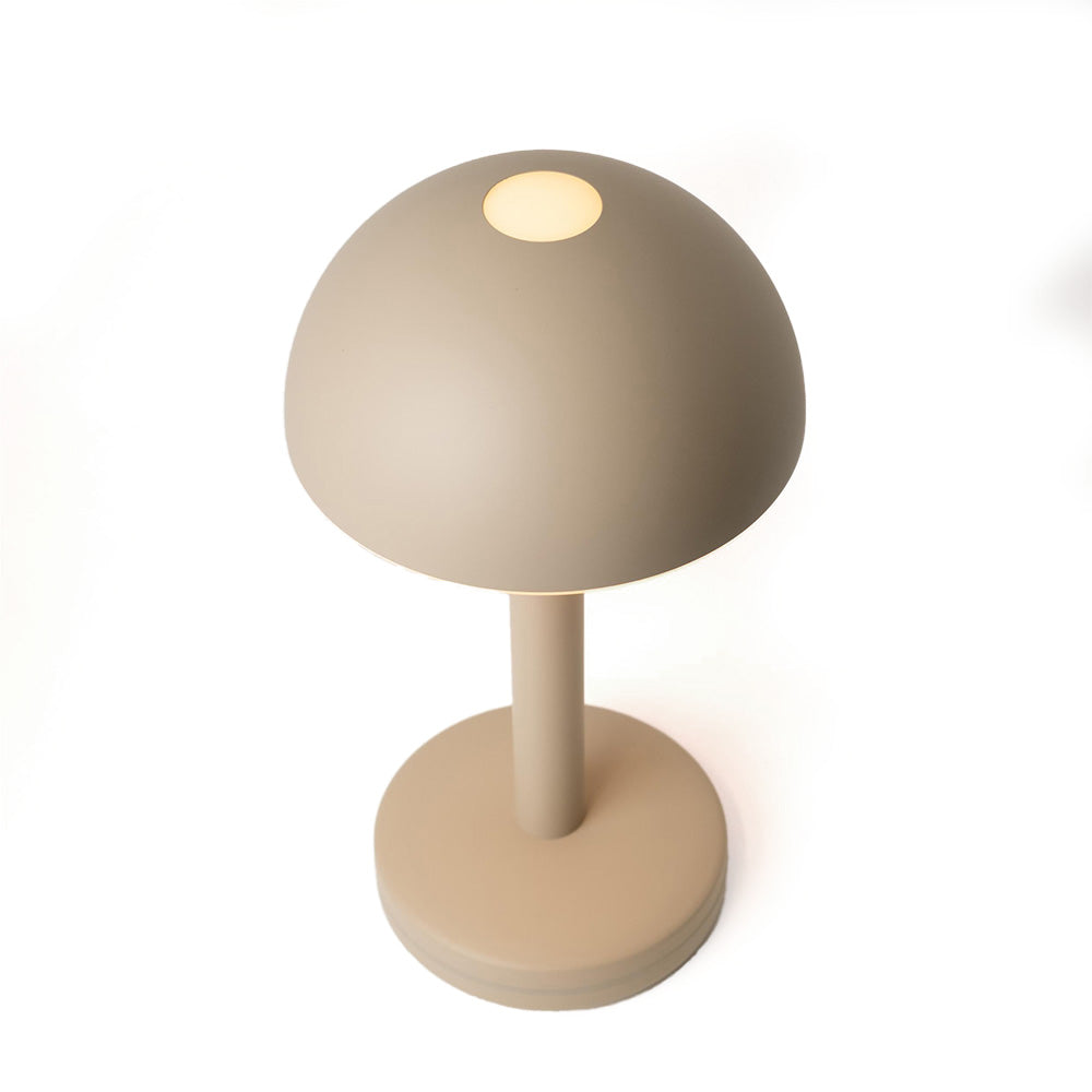 Humble Bug Oplaadbare Tafellamp Beige│Bovenkant met licht aan en witte achtergrond│art. HUMTL00302