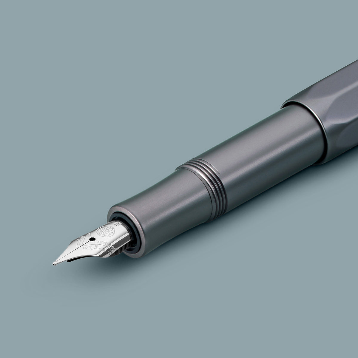 Kaweco AL SPORT Vulpen Grijs│art. 1510092│detail schrijfpunt met grijze achtergrond