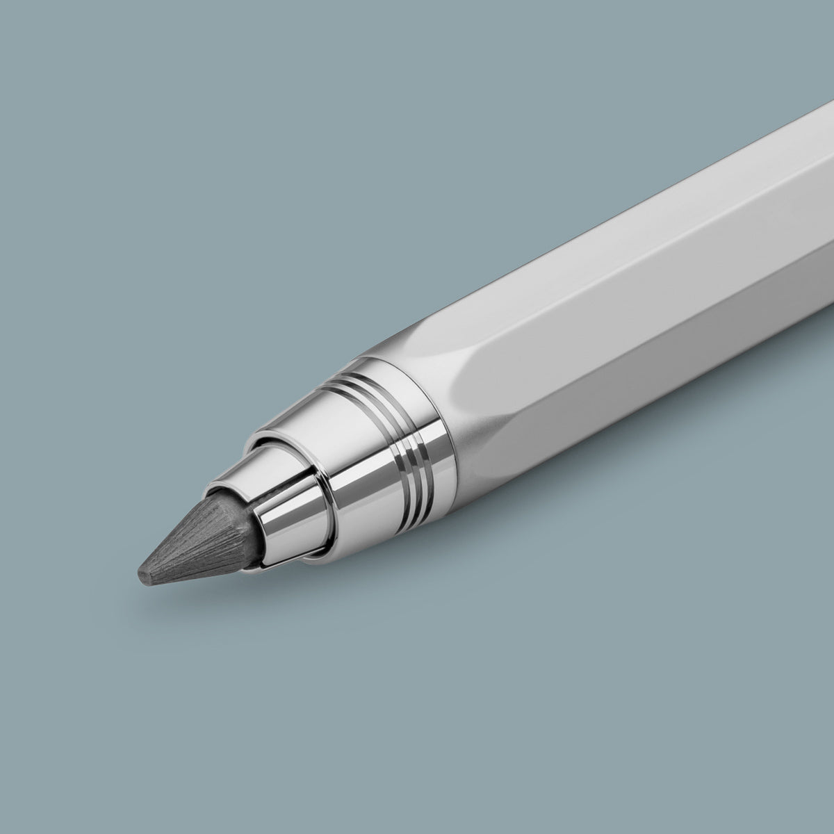 Kaweco Sketch Up Vulpotlood Satin Chrome│art. 1510745│detail schrijfpunt met grijze achtergrond