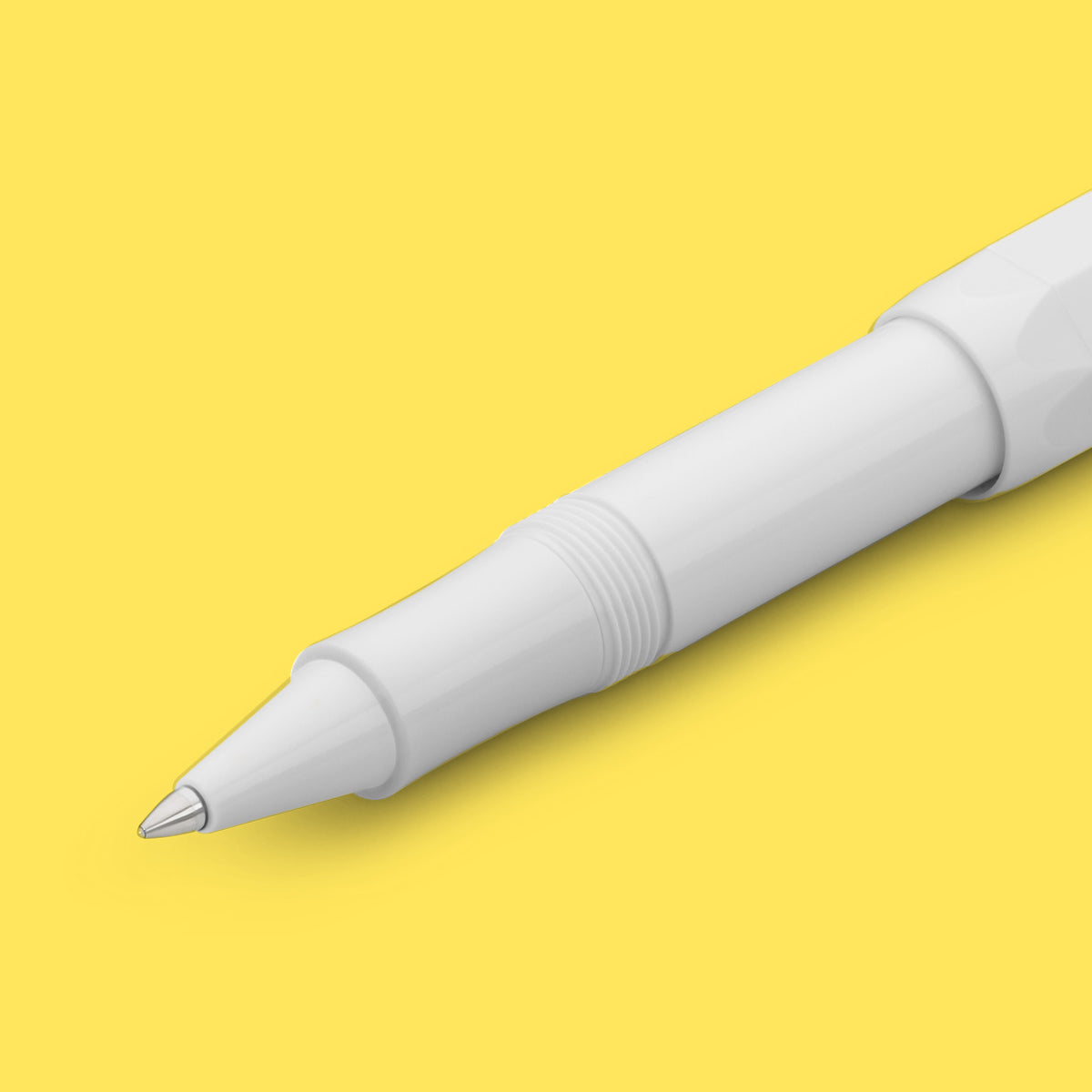 Kaweco Classic Sport Rollerball Wit│art. 1510034│detail schrijfpunt met gele achtergrond