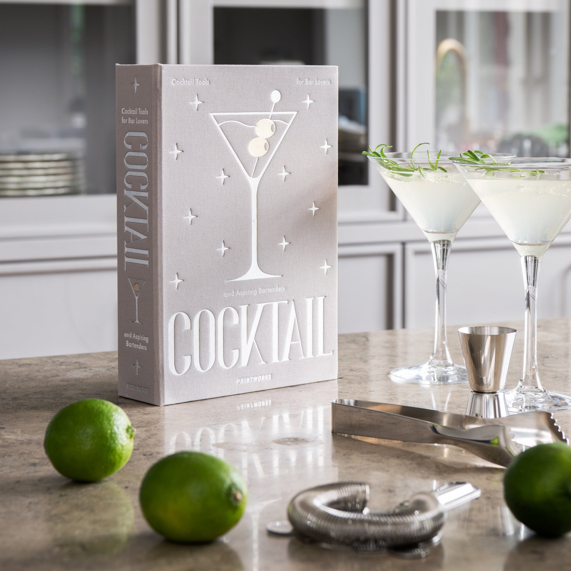 Cocktail Tools - The Essentials│Printworks│art. PW00628│staand naast cocktails