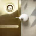 Kiwi Zeepdispenser Wit│Happy Sinks│art. EB-HS-060│bovenaanzicht naast wasbak