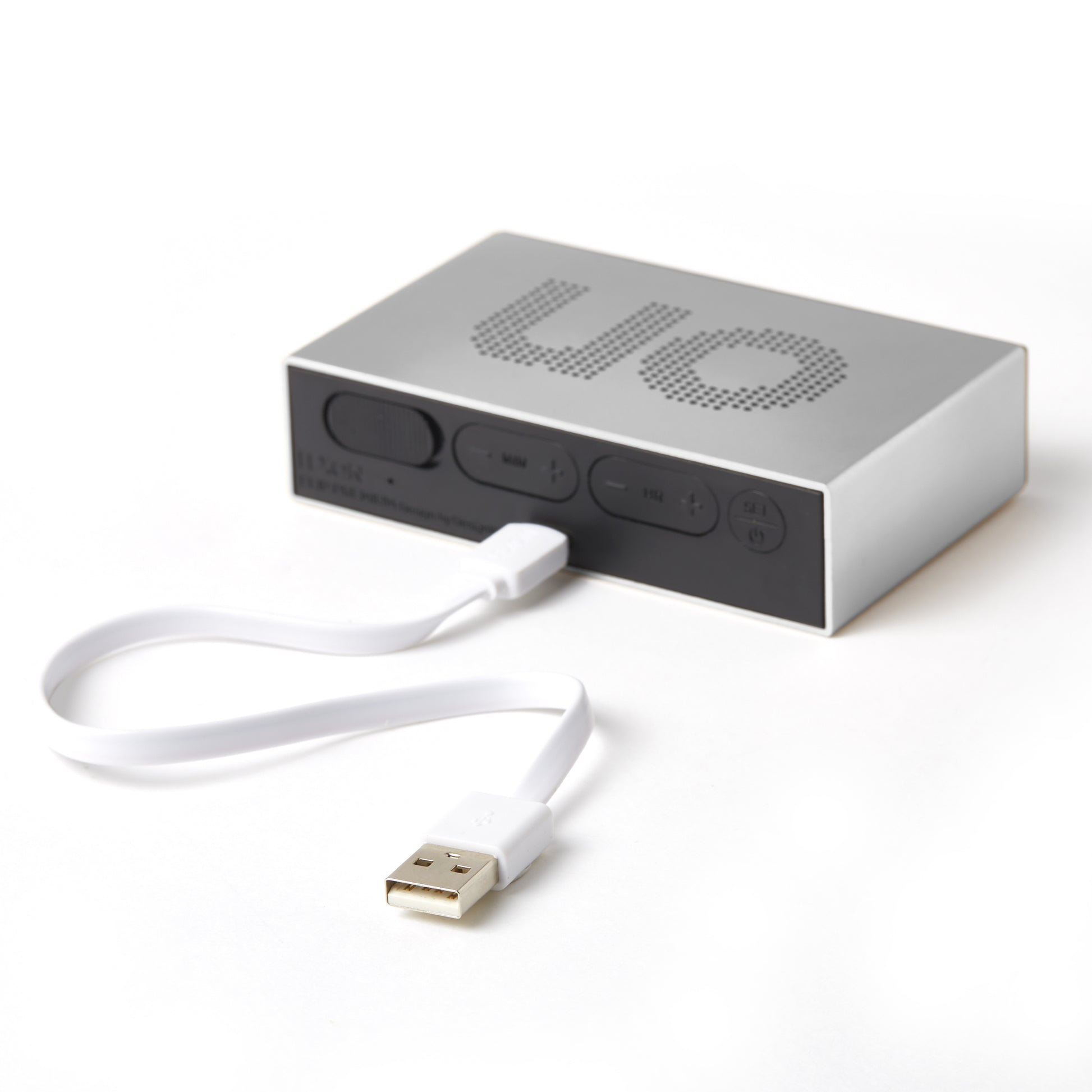 Lexon Flip Premium Wekker Aluminium│Art. LR152A│achterkant met USB-kabel