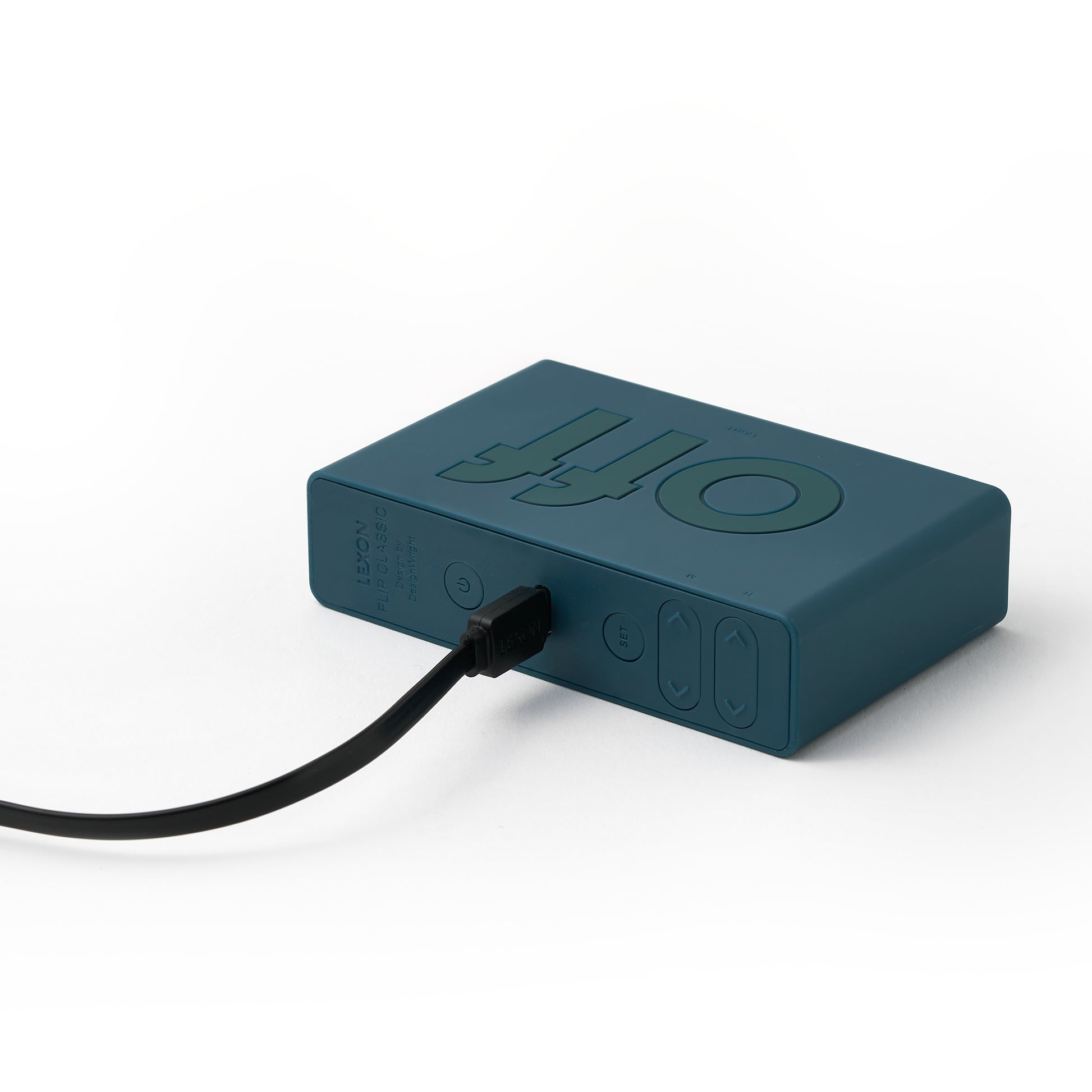 Lexon Flip+ Wekker Duck Blue│art. LR157BF9│achterkant met USB-C oplaadkabel
