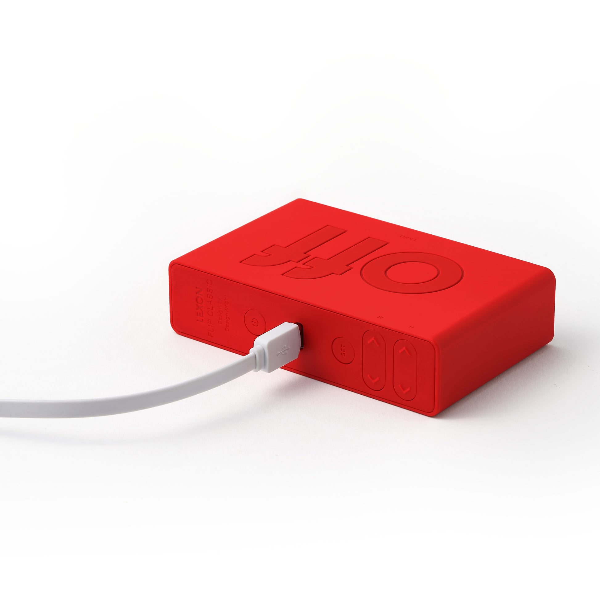 Lexon Flip+ Wekker Digitaal Rood│art. LR57R9│achterkant met USB- oplaadkabel