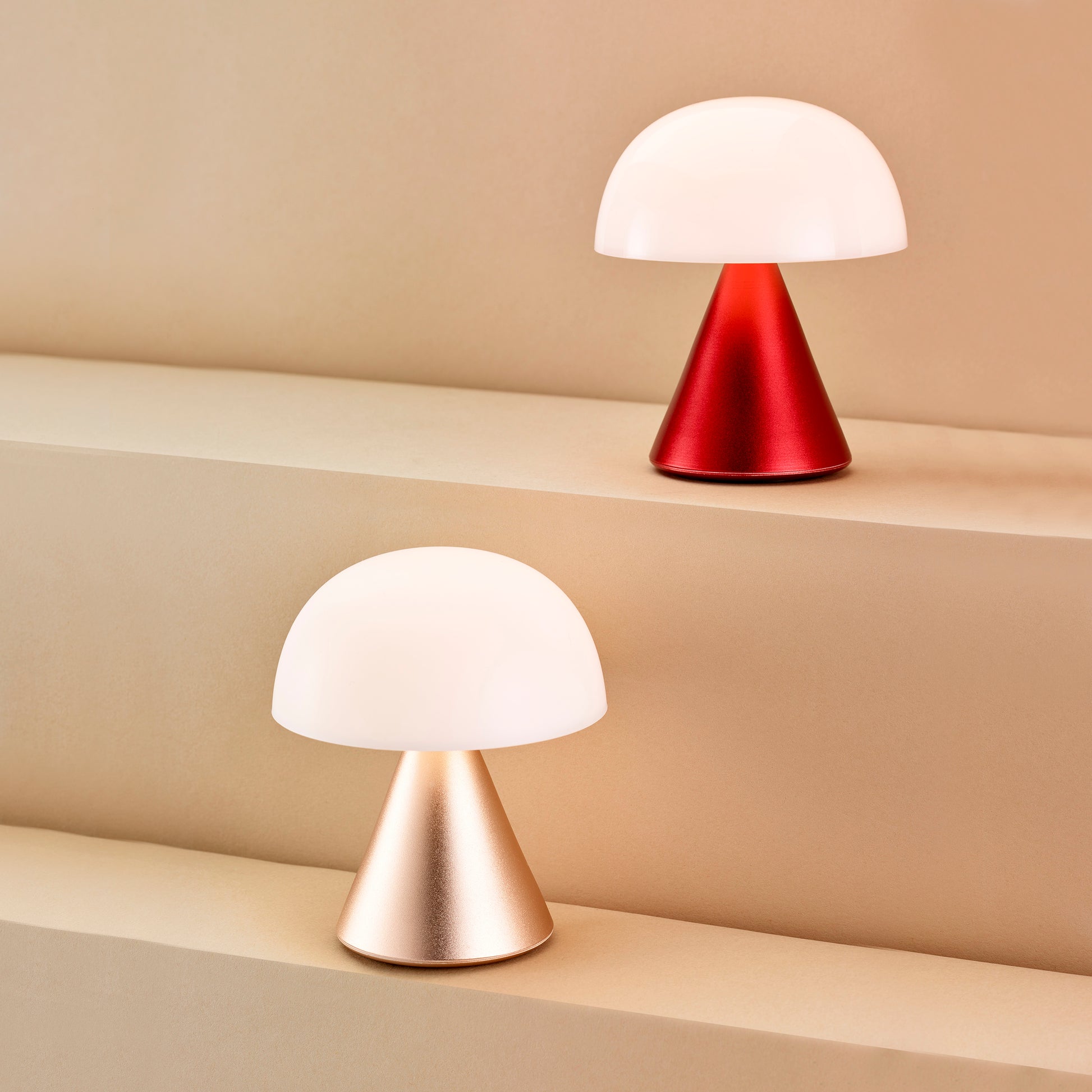 Lexon Mina Small Donkerrood│Oplaadbare LED-Lamp│art. LH60DR│met gouden versie op verhoging