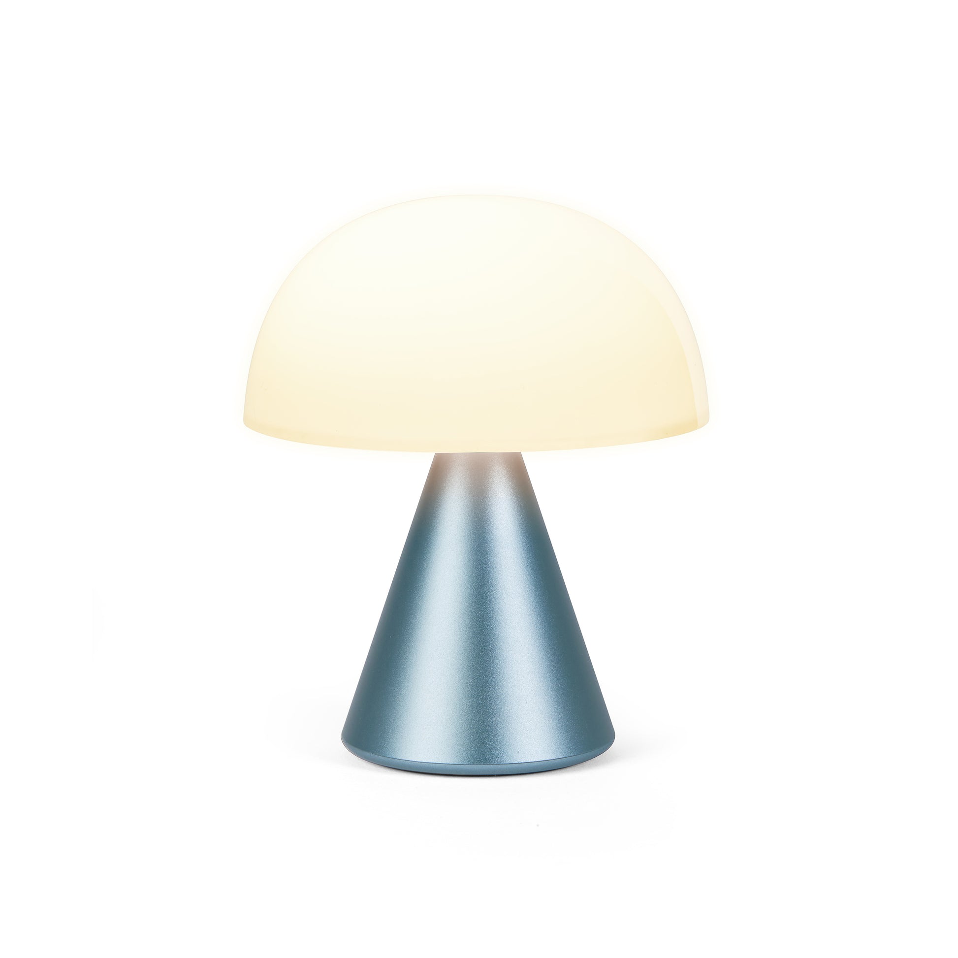 Lexon Mina Medium Lichtblauw│art. LH64MLB│vooraanzicht met warm licht en witte achtergrondLA64