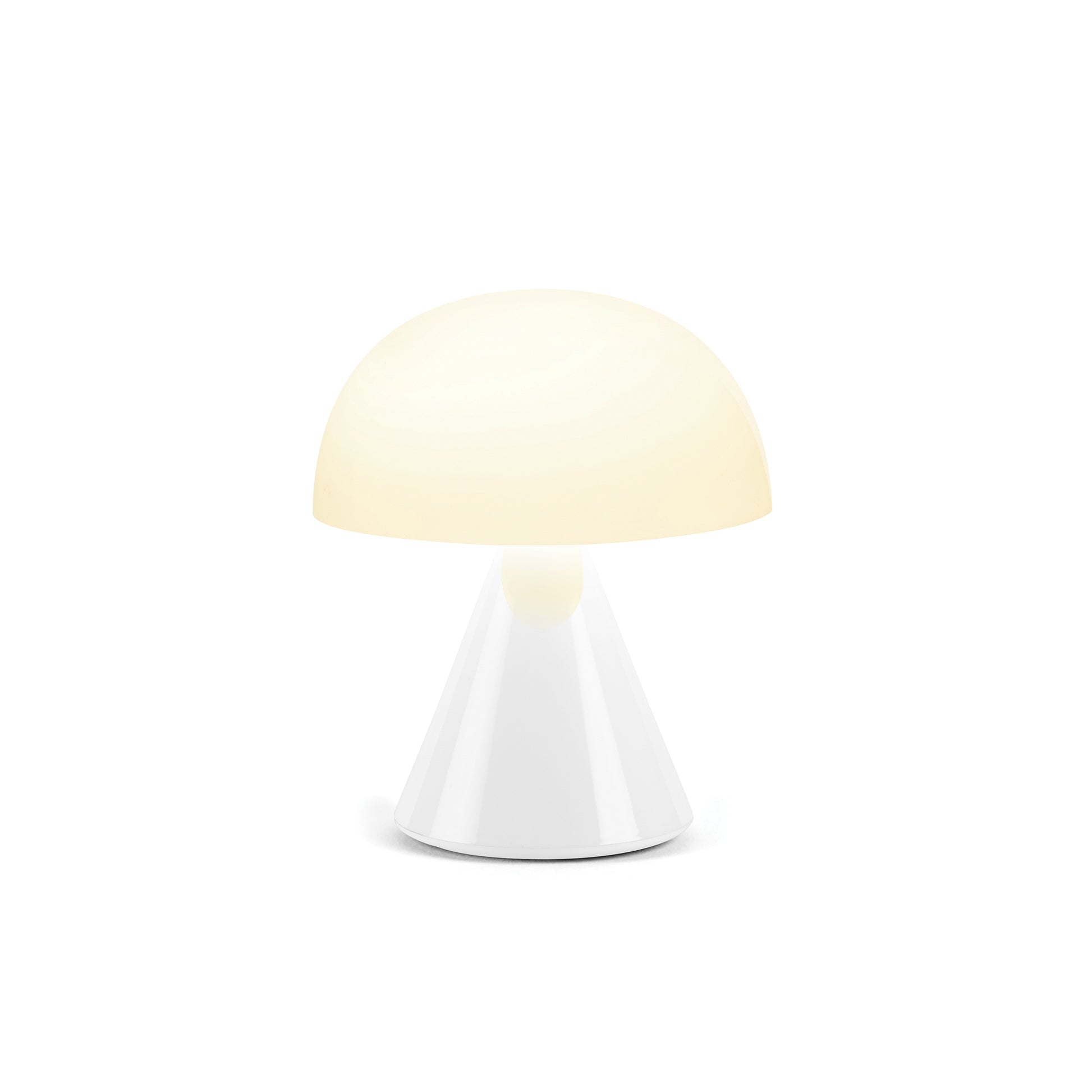 Lexon Mina Small│Oplaadbare LED lamp Glossy White│art. LH60WG│voorkant witte achtergrond met warm licht aan