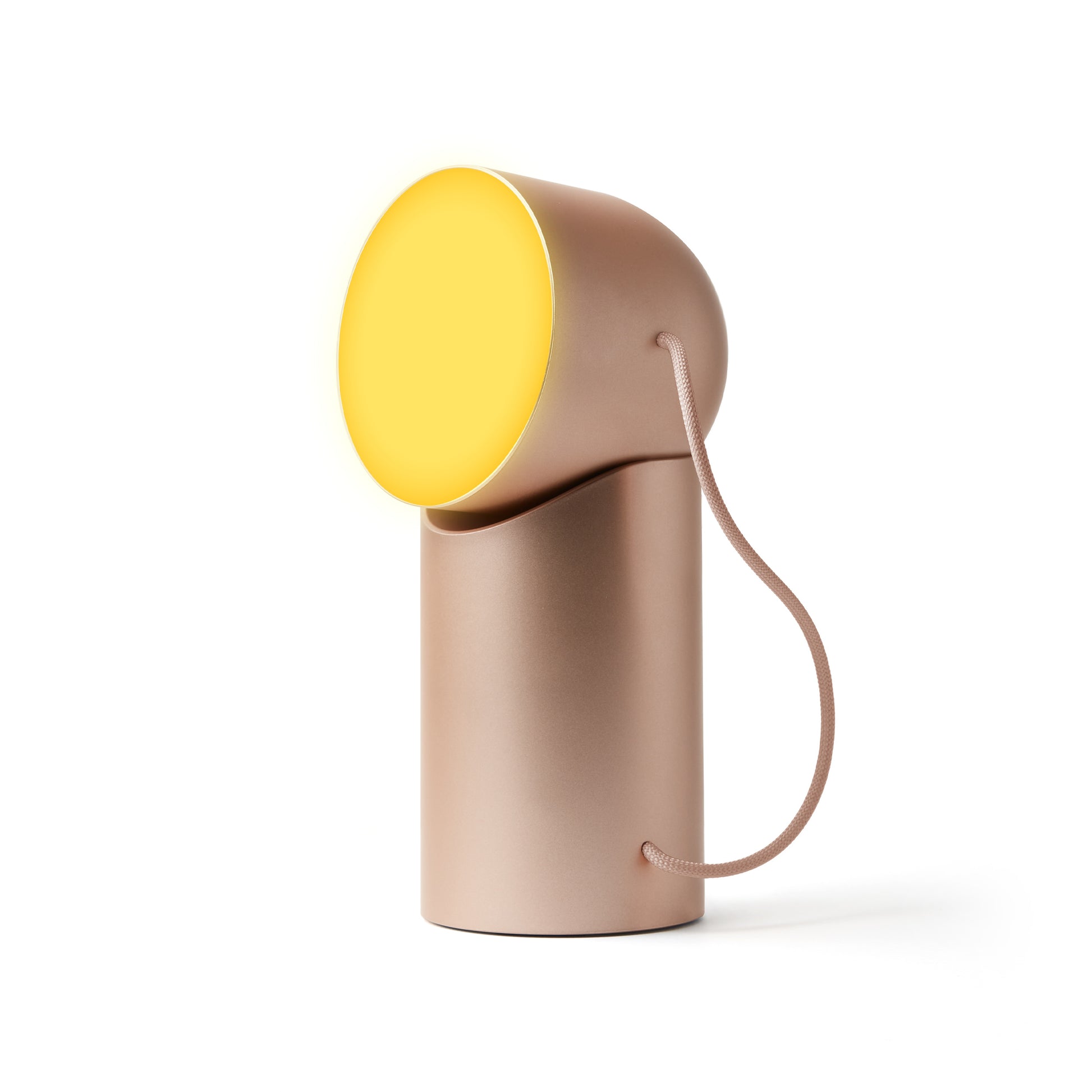Lexon Orbe Goud│ Oplaadbare Tafellamp│art. LH88D│vooraanzicht met geel licht aan