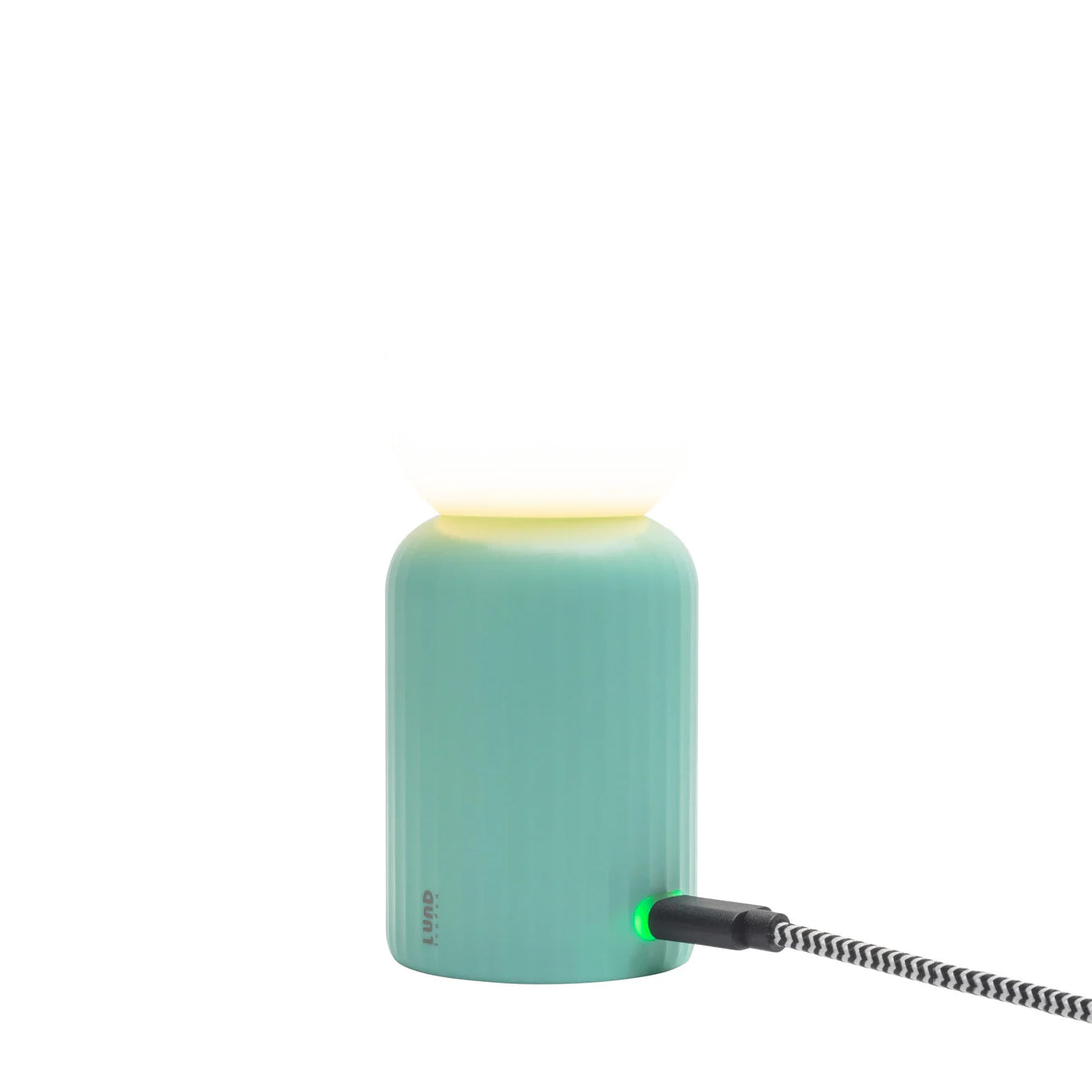 Mini Lamp Mintgroen│Lund London│art. 7537│vooraanzicht met USB-C kabel en licht aan