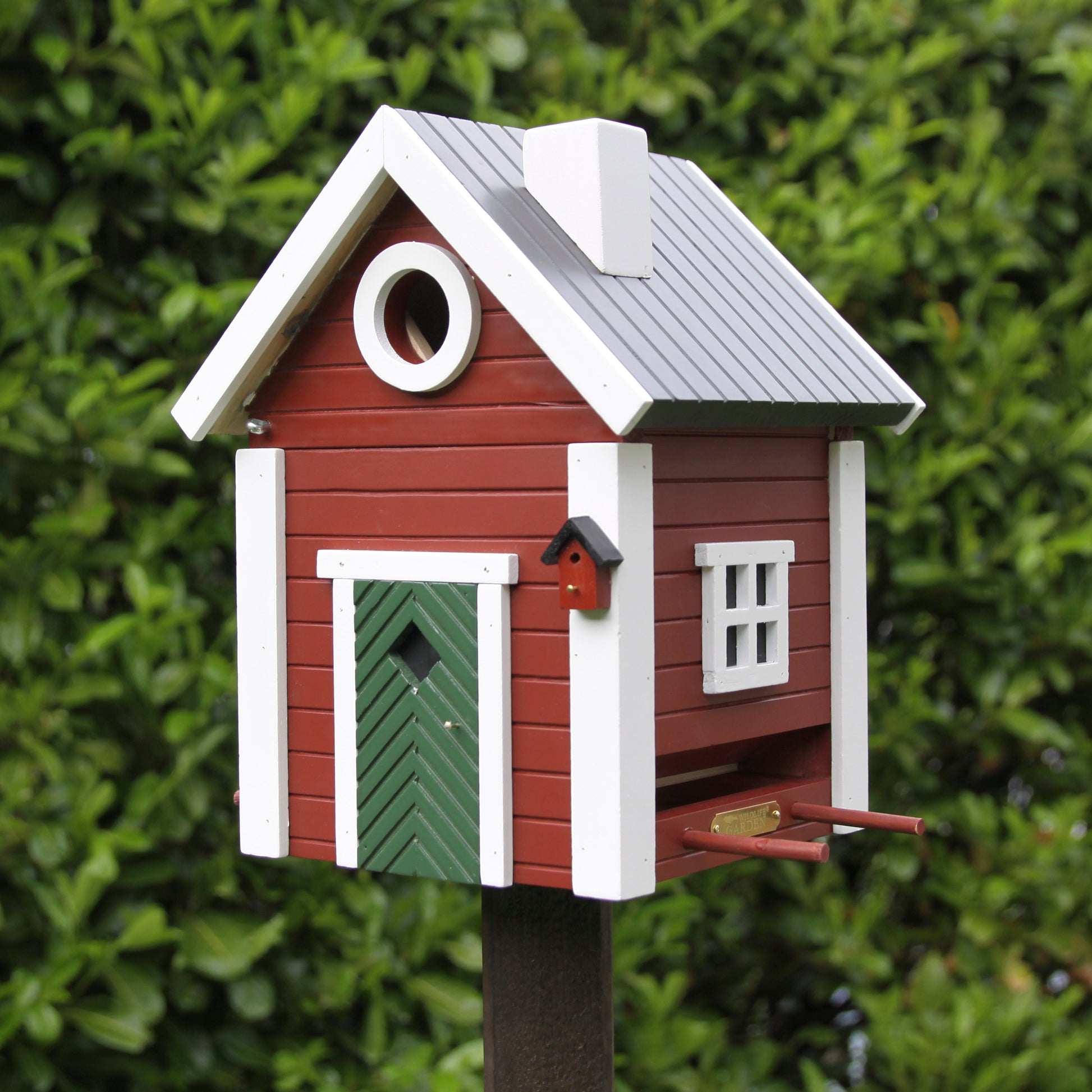 Multiholk Red Cottage Vogelhuis│Wildlife Garden│art. WG101│op metalen paal in tuin