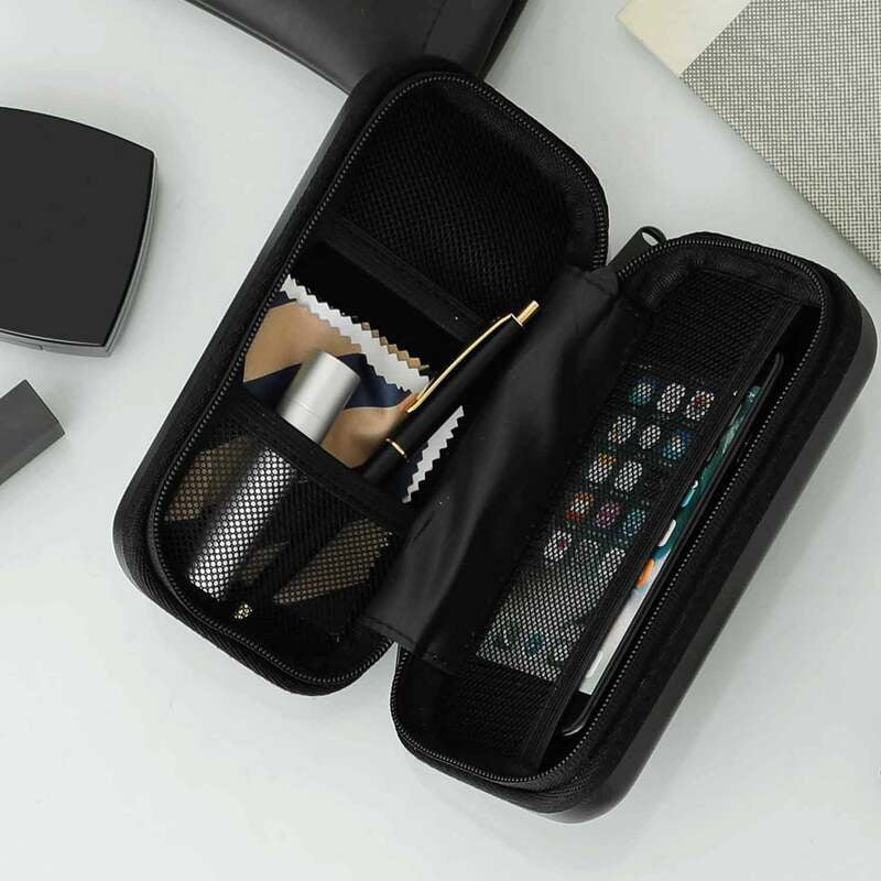 Nähe hard Shell Case Zwart│Opbergmap│HIthtide│art. GB277-BK│geopend met telefoon en pen etc