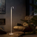 Newdes Pipe Oplaadbare Vloerlamp Antraciet│art. 77012│witte versie naast Eames Chair