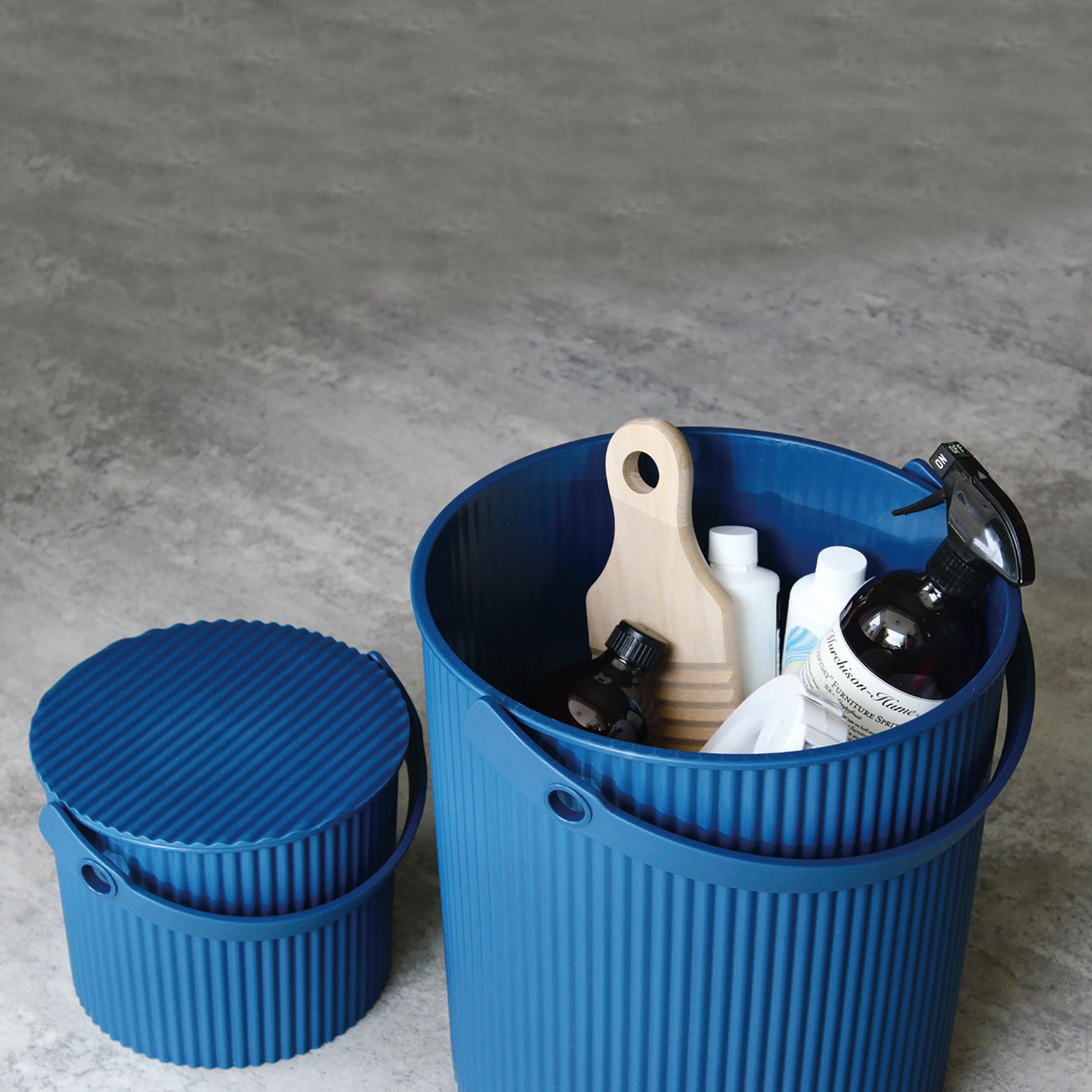 Opbergemmer Omnioutil Medium Zwart│Hachiman│art. 228813│blauwe versie in diverse maten met huishoudartikelen