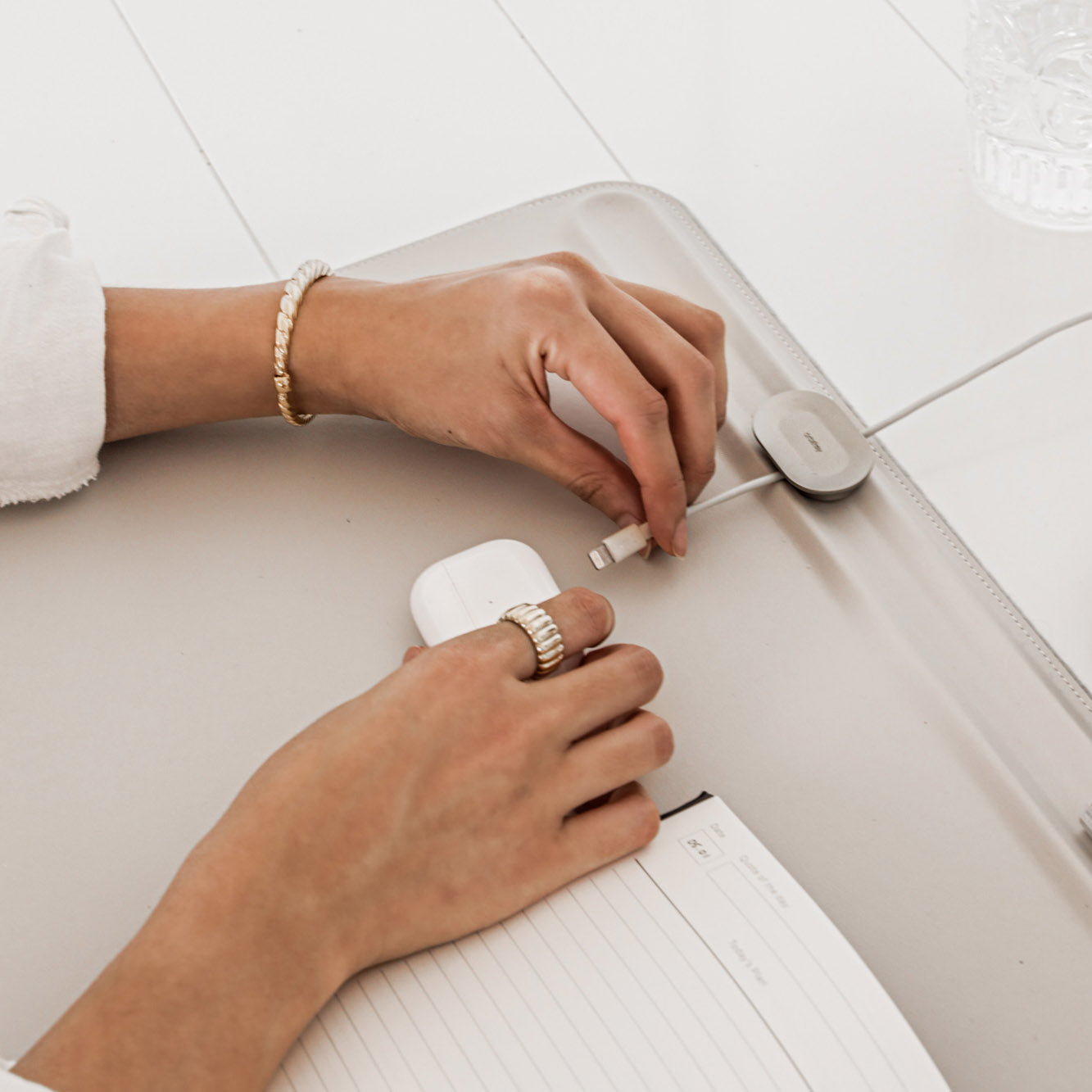Orbitkey Desk Mat Medium Stone│Bureau-Organizer│art. DKMT-MD1-STGY│met kabel onder Cable Holder