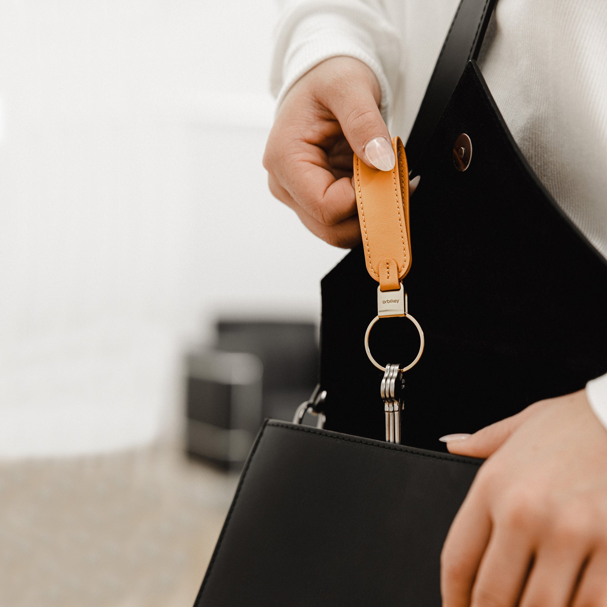 Orbitkey Loop Oranje│Sleutelhanger Leer│art. PLK1-OGE-101│in handtas met sleutels