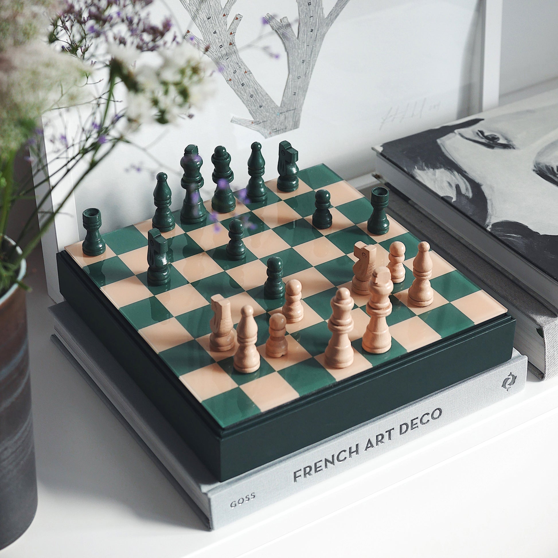 Classic Chess Schaakspel│Printworks│art. PW00684│uit doos op stapel boeken