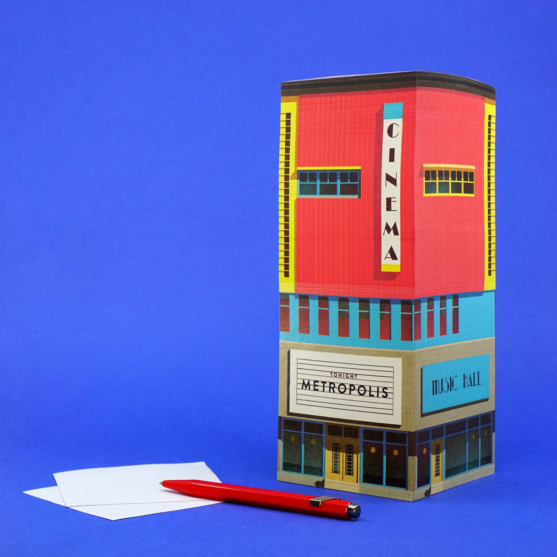 Paperscraper Cinema│Memoblok│voorkant schuin met blaadjes papier en pen