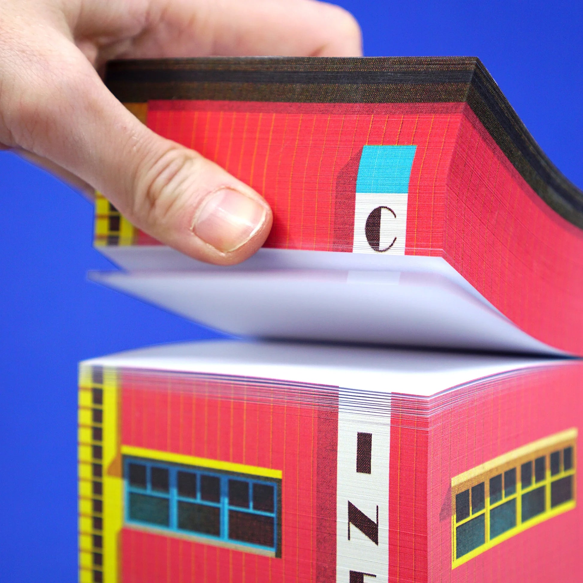 Paperscraper Cinema│Memoblok│hand houdet bovenste vellen papaier vast