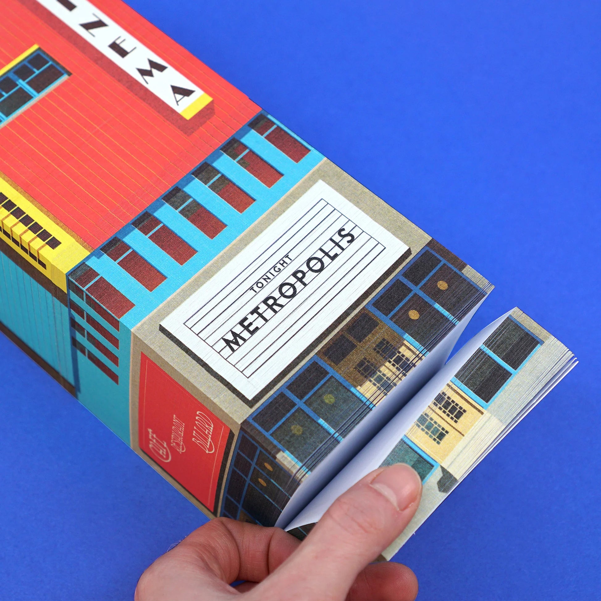 Paperscraper Cinema│Memoblok│detail onderste deel in hand