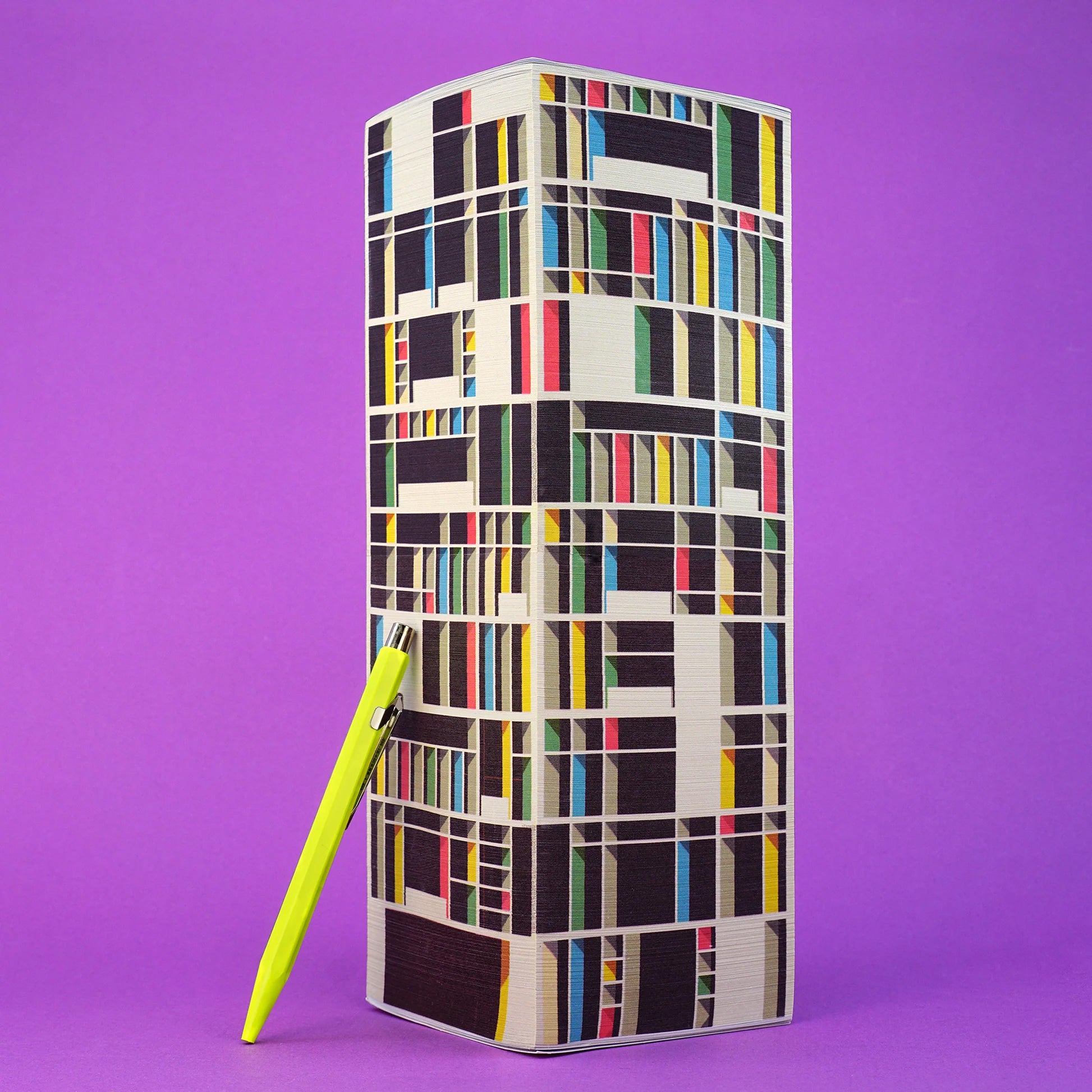 Paperscraper Marseille Memoblok│Le Corbusier│met pen leunend tegen zijkant