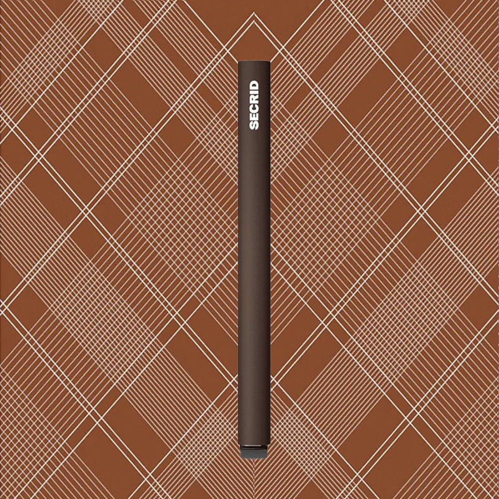 Secrid Cardprotector Laser│art. CLA-TARTAN BROWN│Pasjeshouder│zijkant met motief op achtergrond