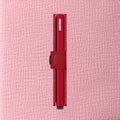 Secrid Miniwallet Crisple│Pasjeshouder │art. MC-Lipstick│zijkant met roze leer op achtergrond