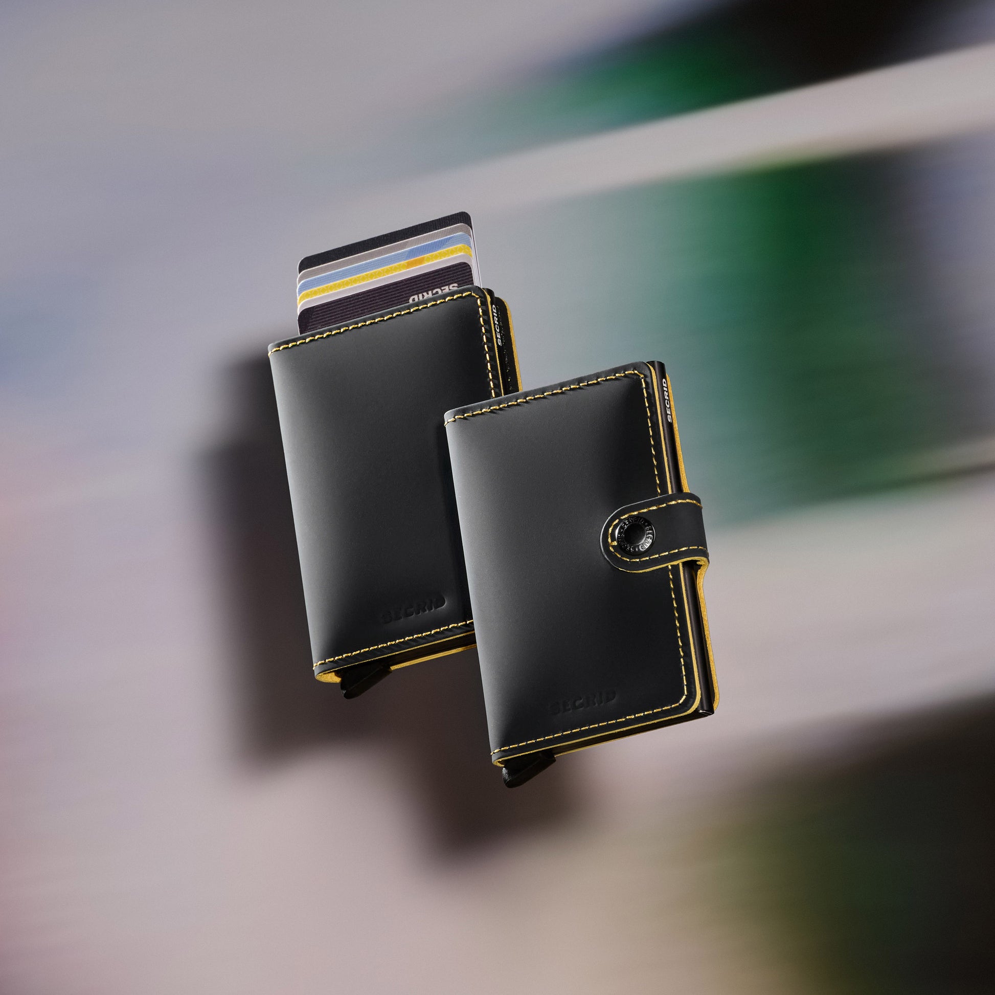 Secrid Miniwallet Matte│Pasjeshouder│art. MM-BLACK&OCHRE│zwevend met slimwallet