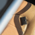 Secrid Miniwallet Original Zwart│Pasjeshouder│art. M-BLACK│liggend op zitting van auto