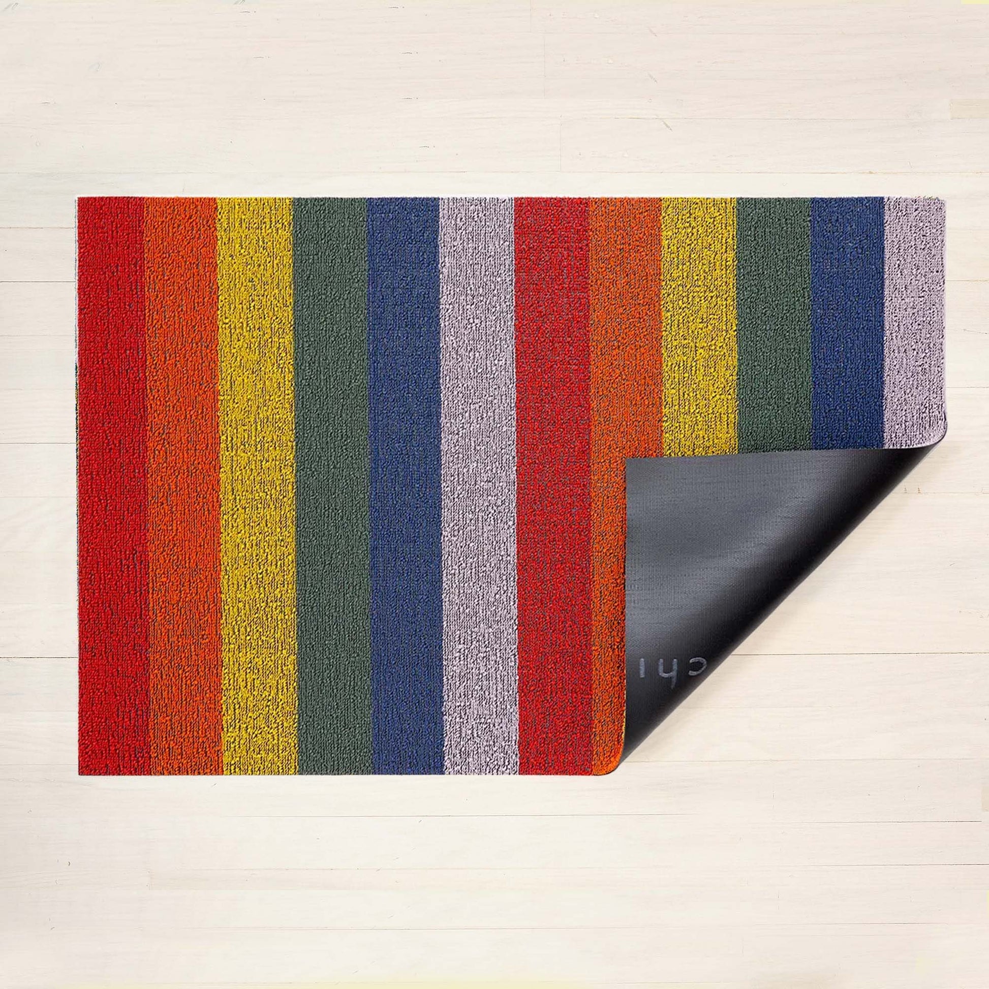 Chilewich Shag Deurmat 46x71 Pride Rainbow│art. 200872-001│bovenaanzicht met omgevouwen hoek