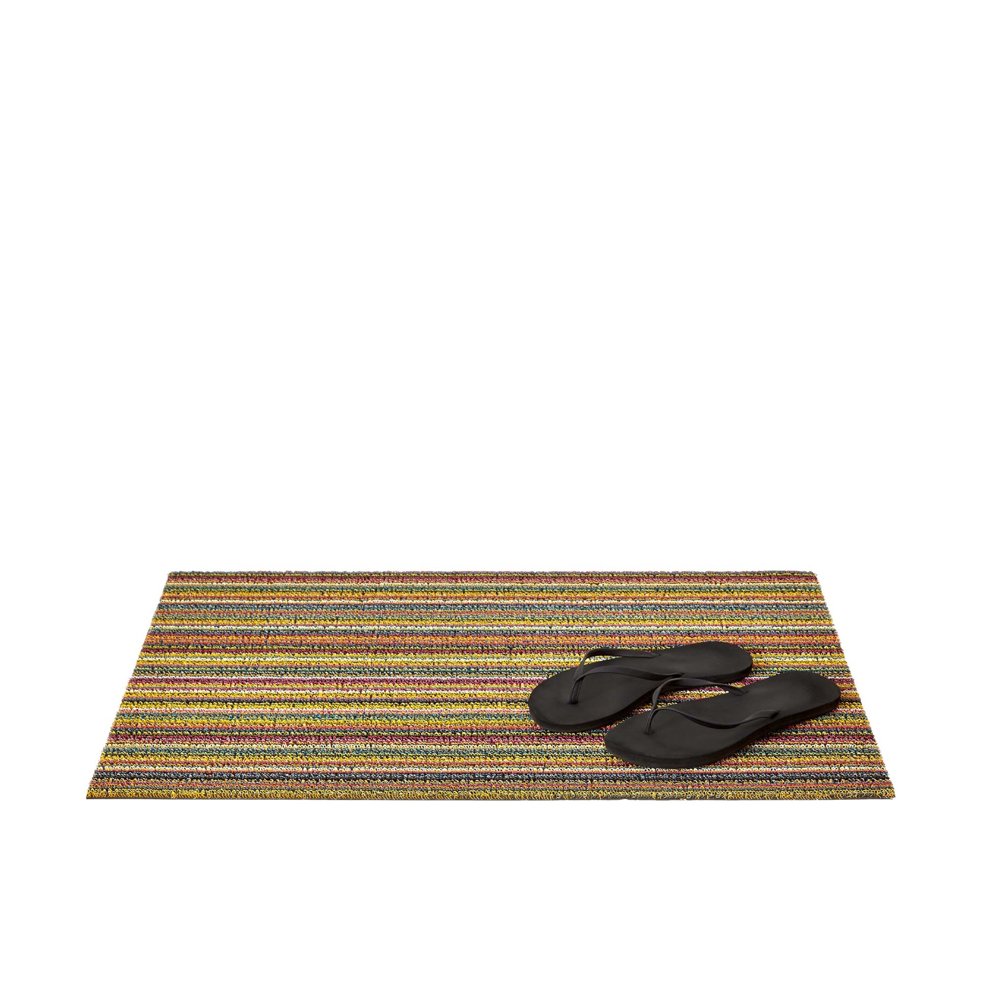 Shag Deurmat 46x71 Skinny Stripe Bright Multi│art. 200134-002│vooraanzicht schuin met slippers met witte achtergrond