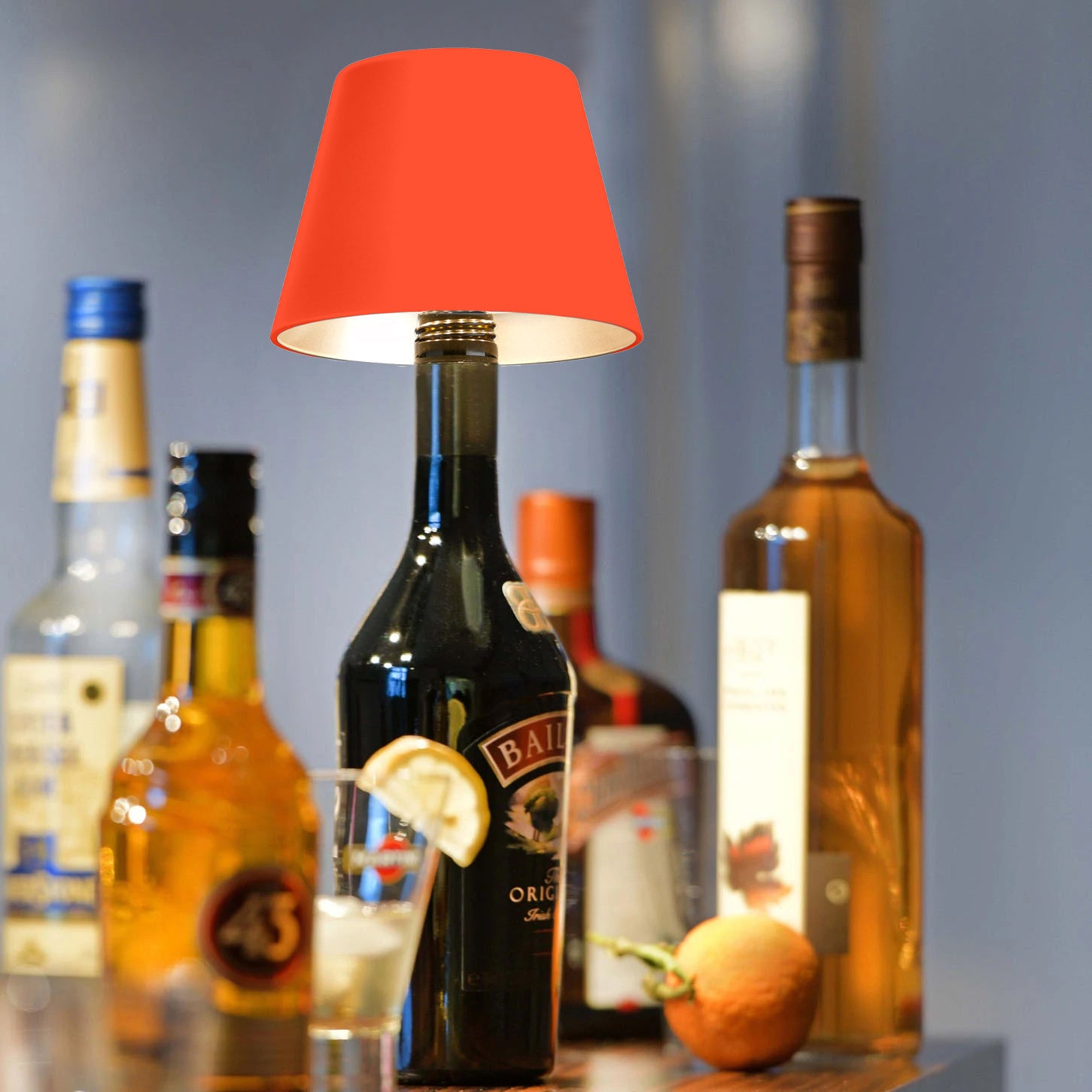 Sompex Top 2.0 Neon Oranje│art. 72537│met licht aan op fles sterke drank