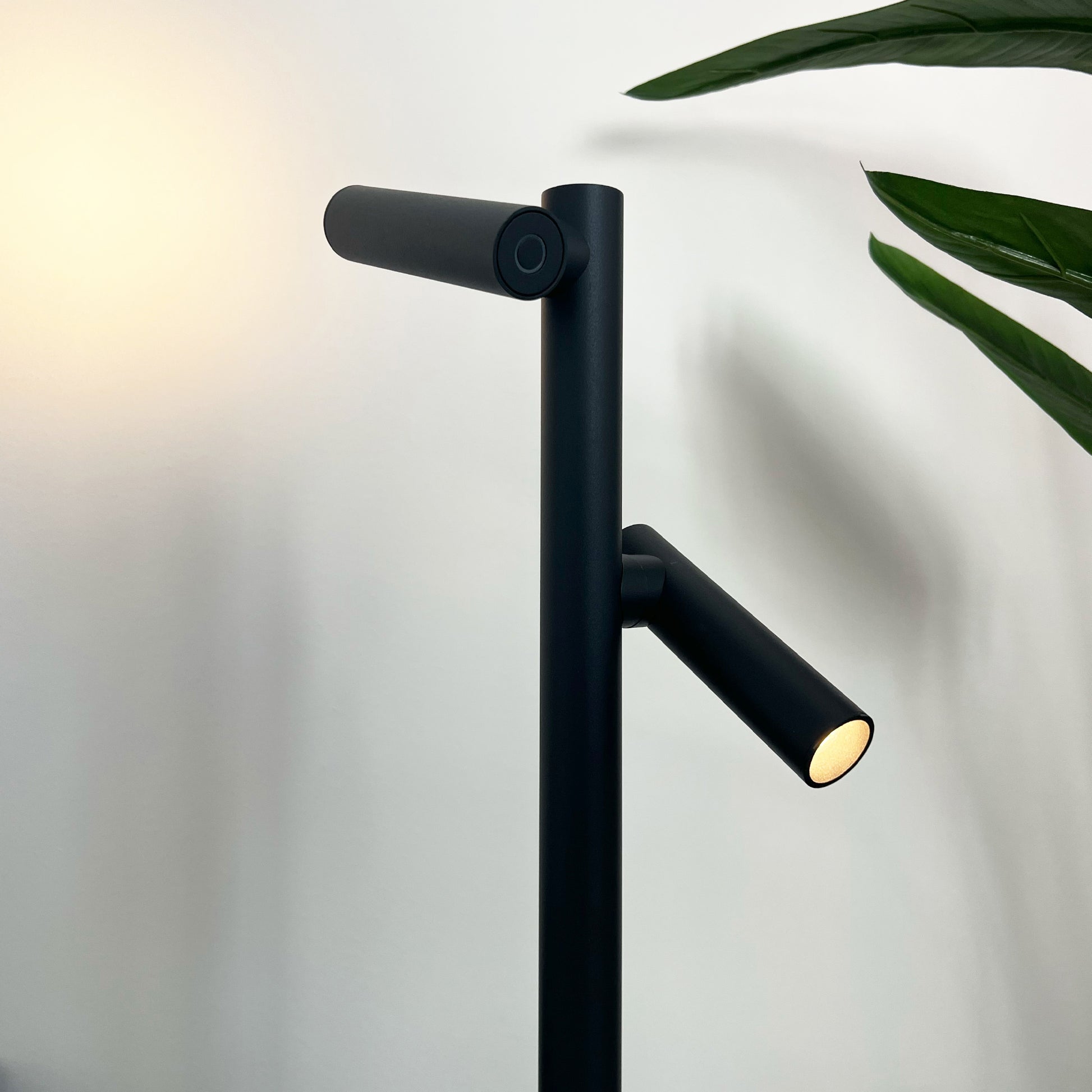 Tubo Oplaadbare Vloerlamp Dubbel Antraciet│Sompex│draadloos│art. 78122│detail lichtkoppen met schaduw