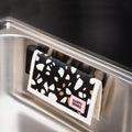 Magnetische Vaatdoekhouder Zwart│Magisso│art. EB-HS-003│in spoelbak met vaatdoek Happy Sinks